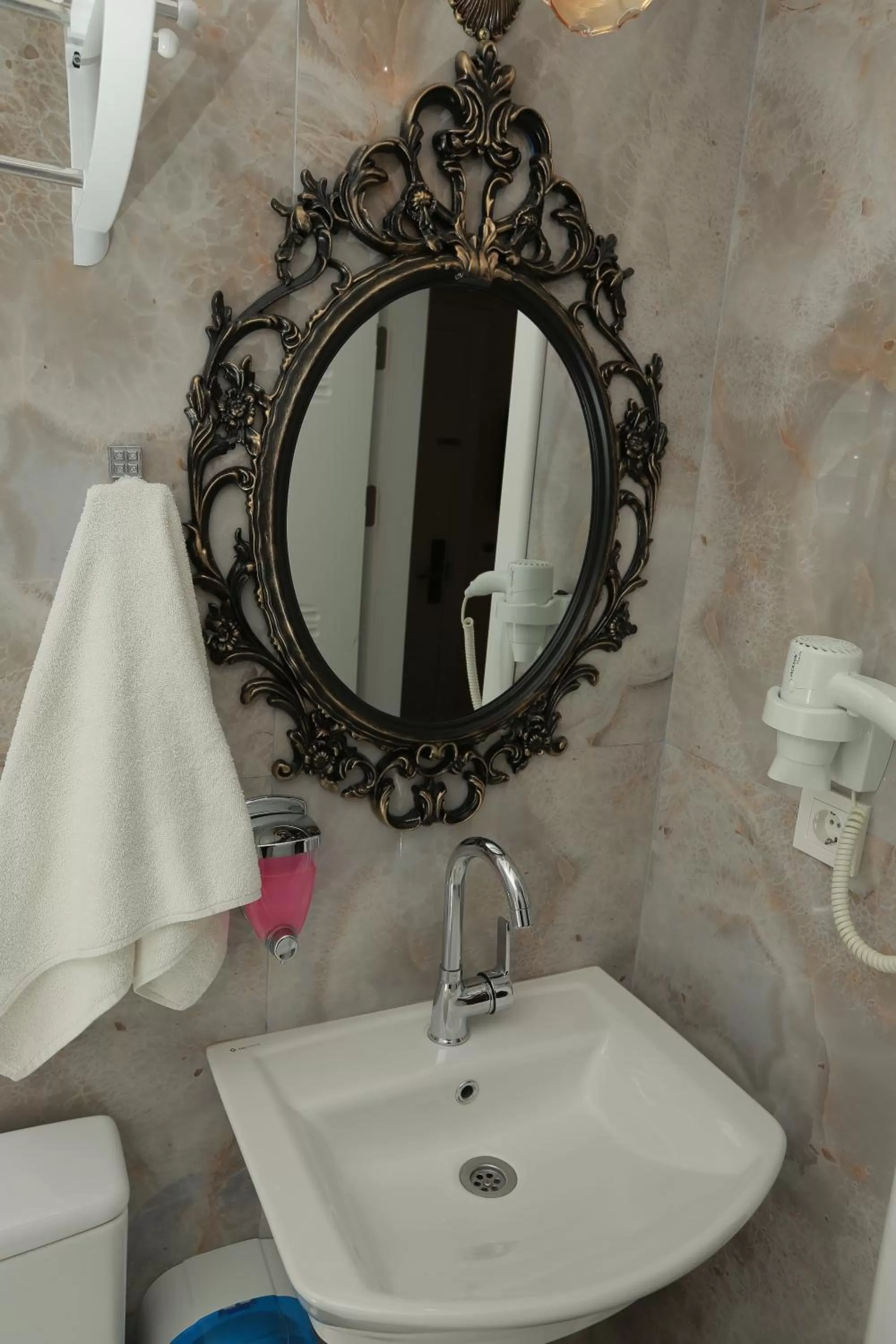 Toilet in Constantinopolis Hotel