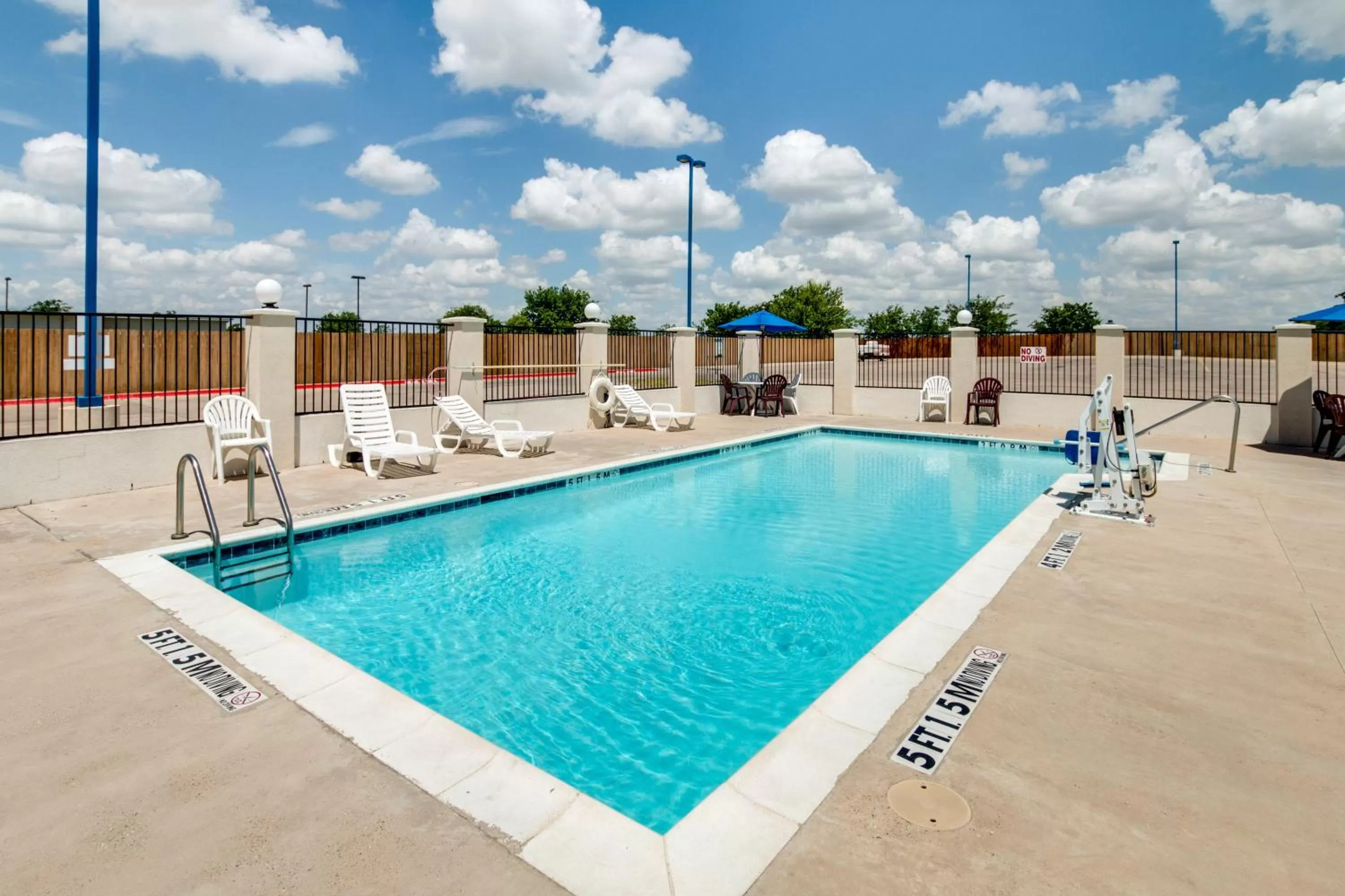 Swimming pool in Motel 6-Cleburne, TX