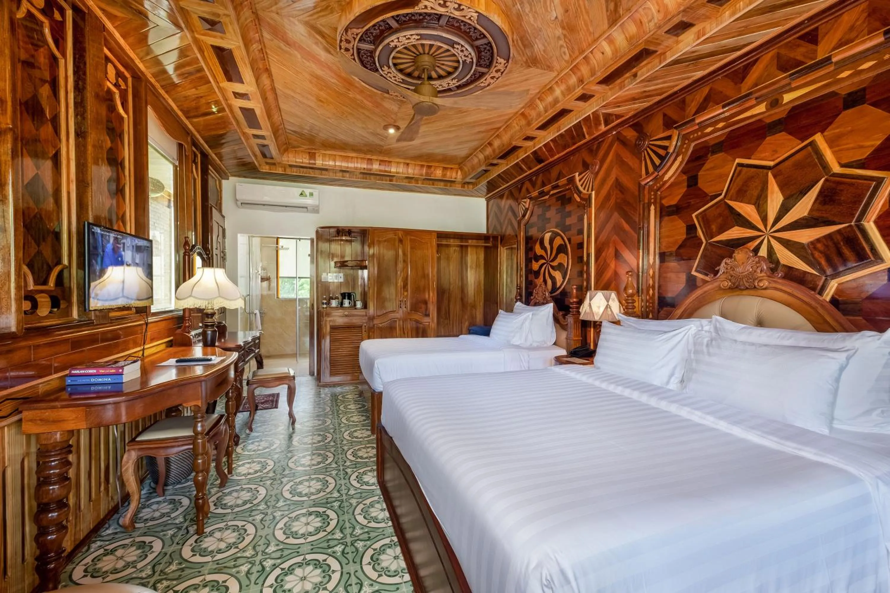 Bedroom, Bed in Coco Palm Beach Resort