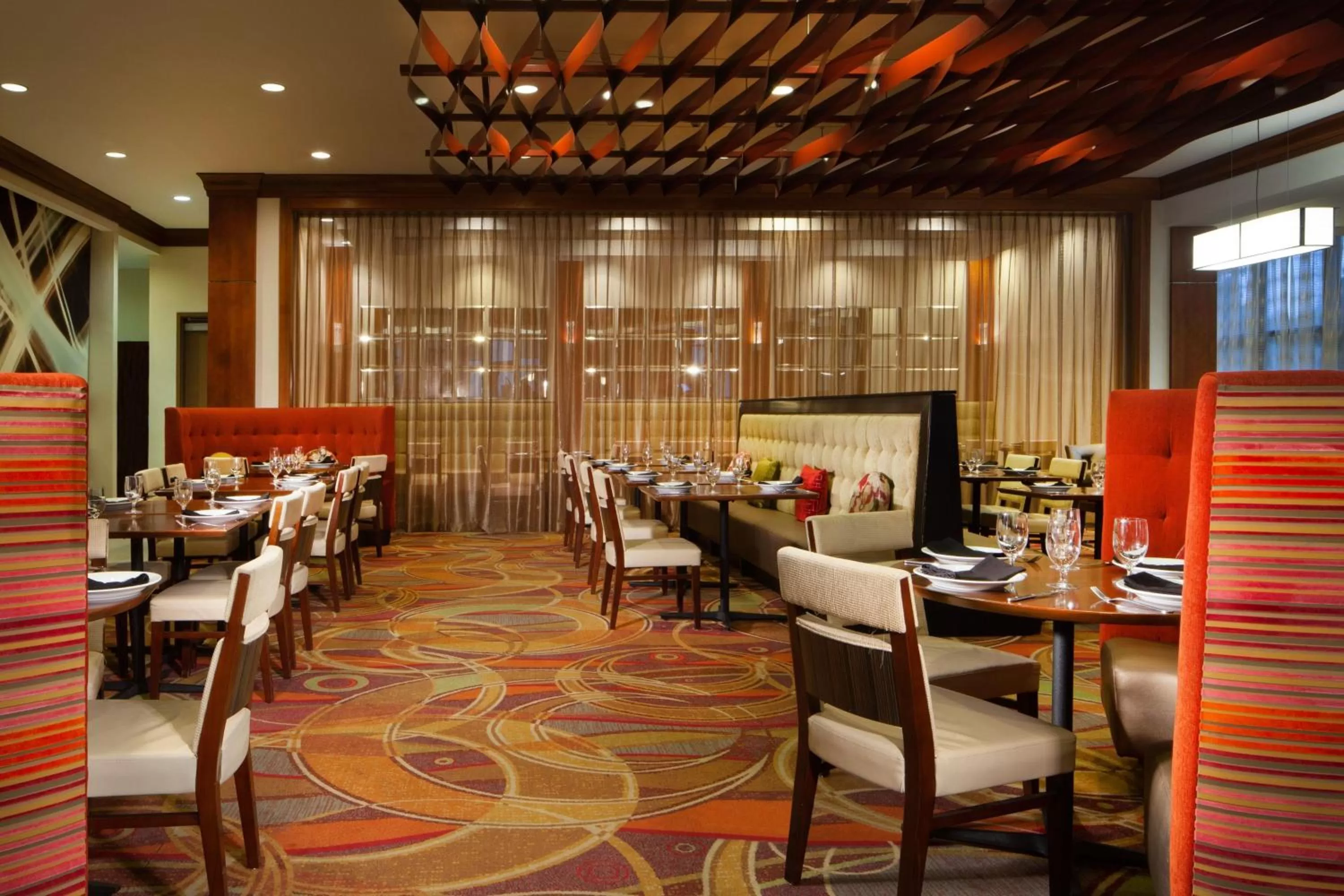 Restaurant/places to eat in Marriott Memphis East