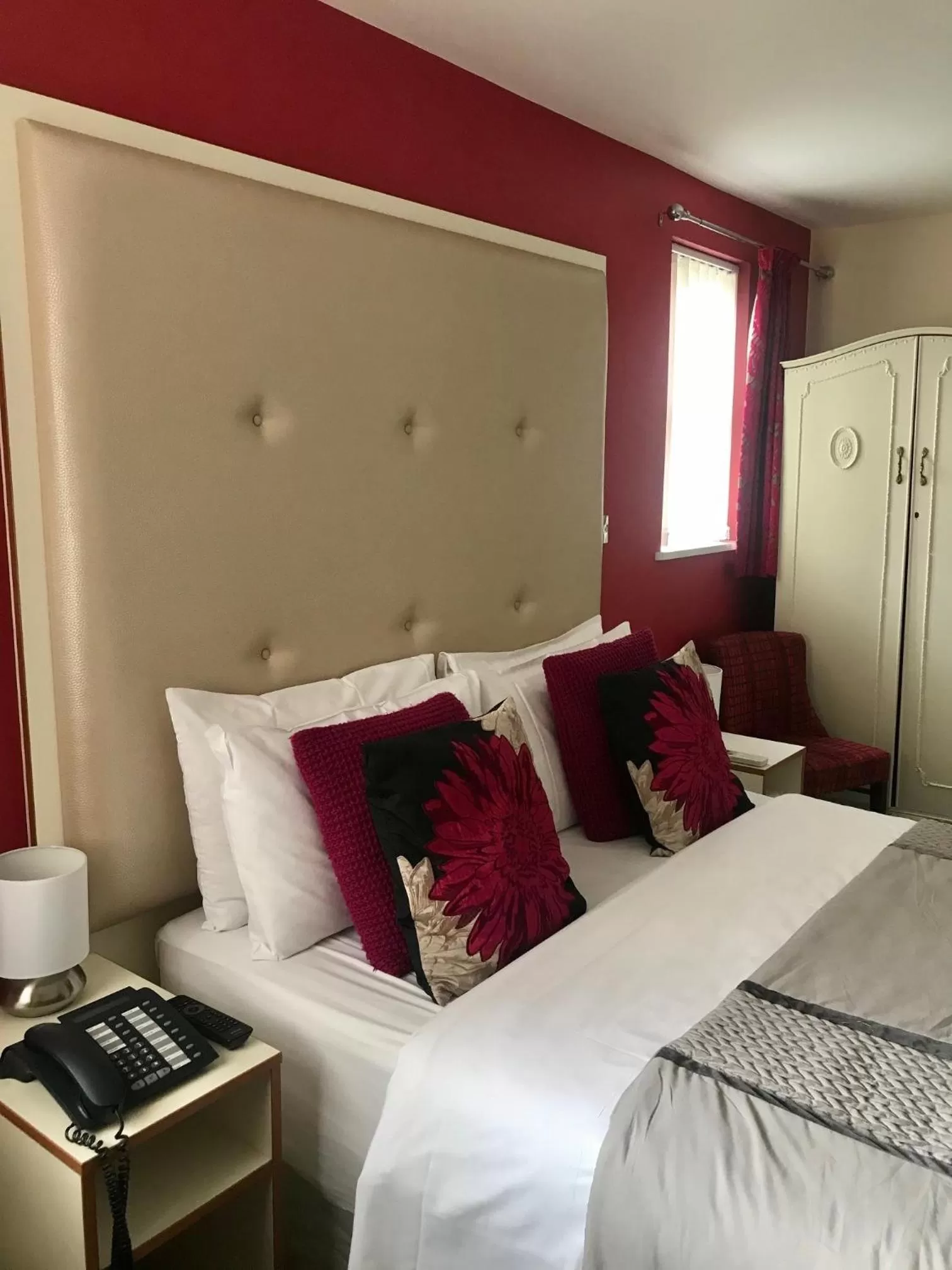 Bedroom, Bed in Lensfield Hotel