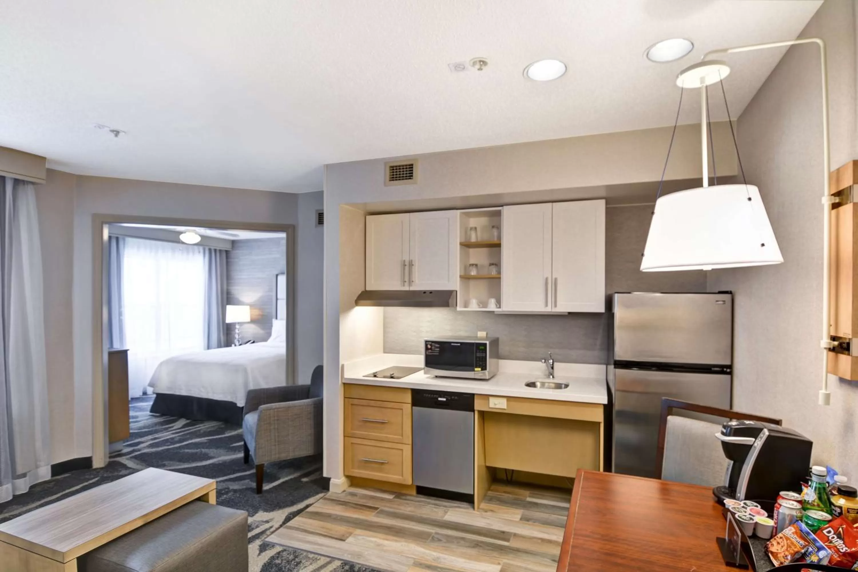 Kitchen or kitchenette, Bed in Homewood Suites by Hilton Windsor Locks Hartford