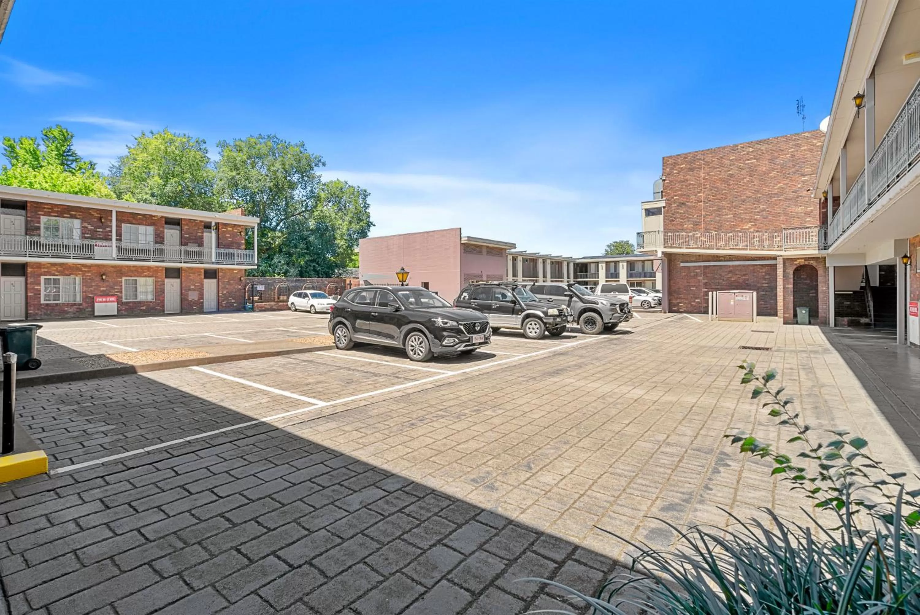 Parking in Sherbourne Terrace Hotel