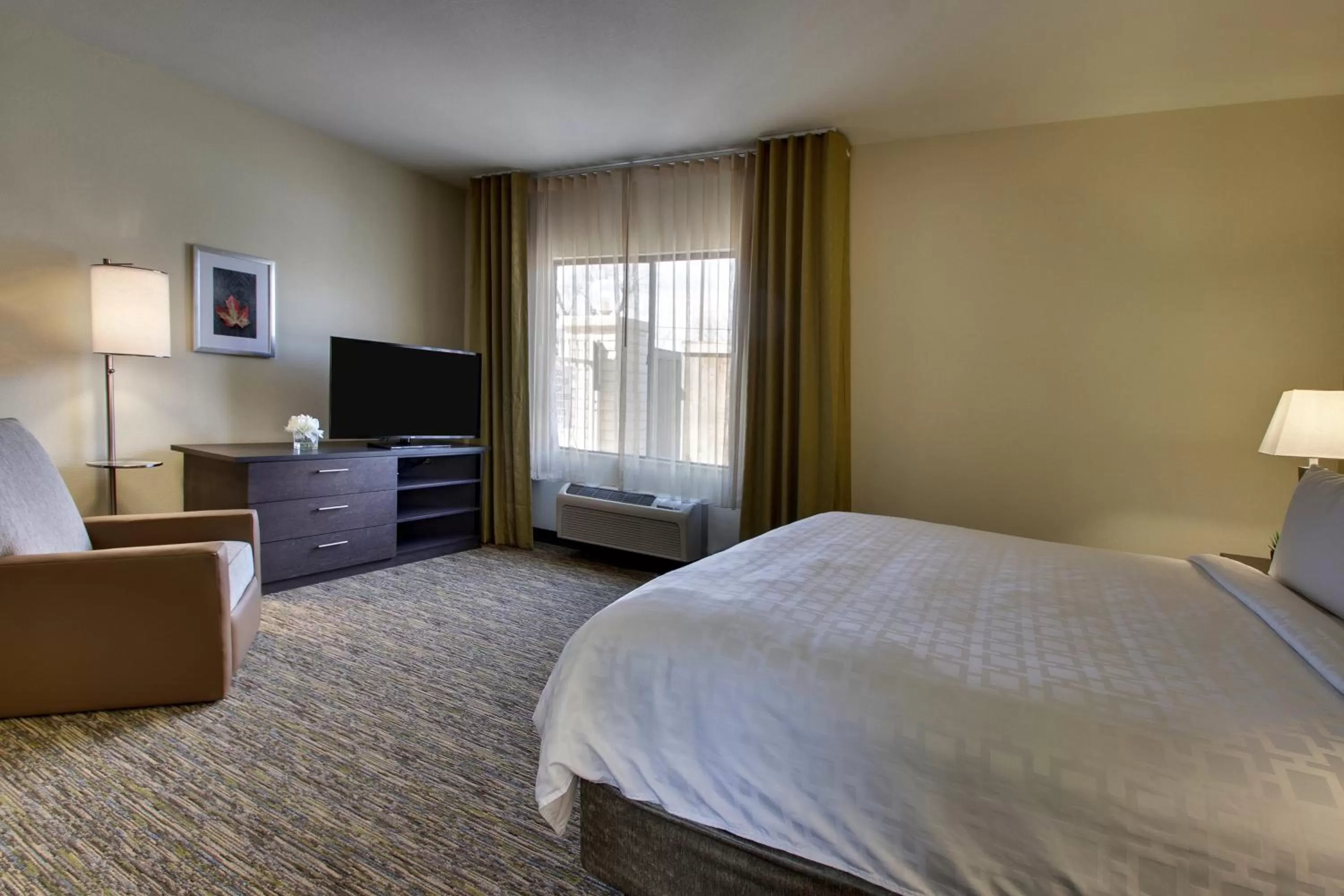 Photo of the whole room, Bed in Candlewood Suites - Wichita East by IHG