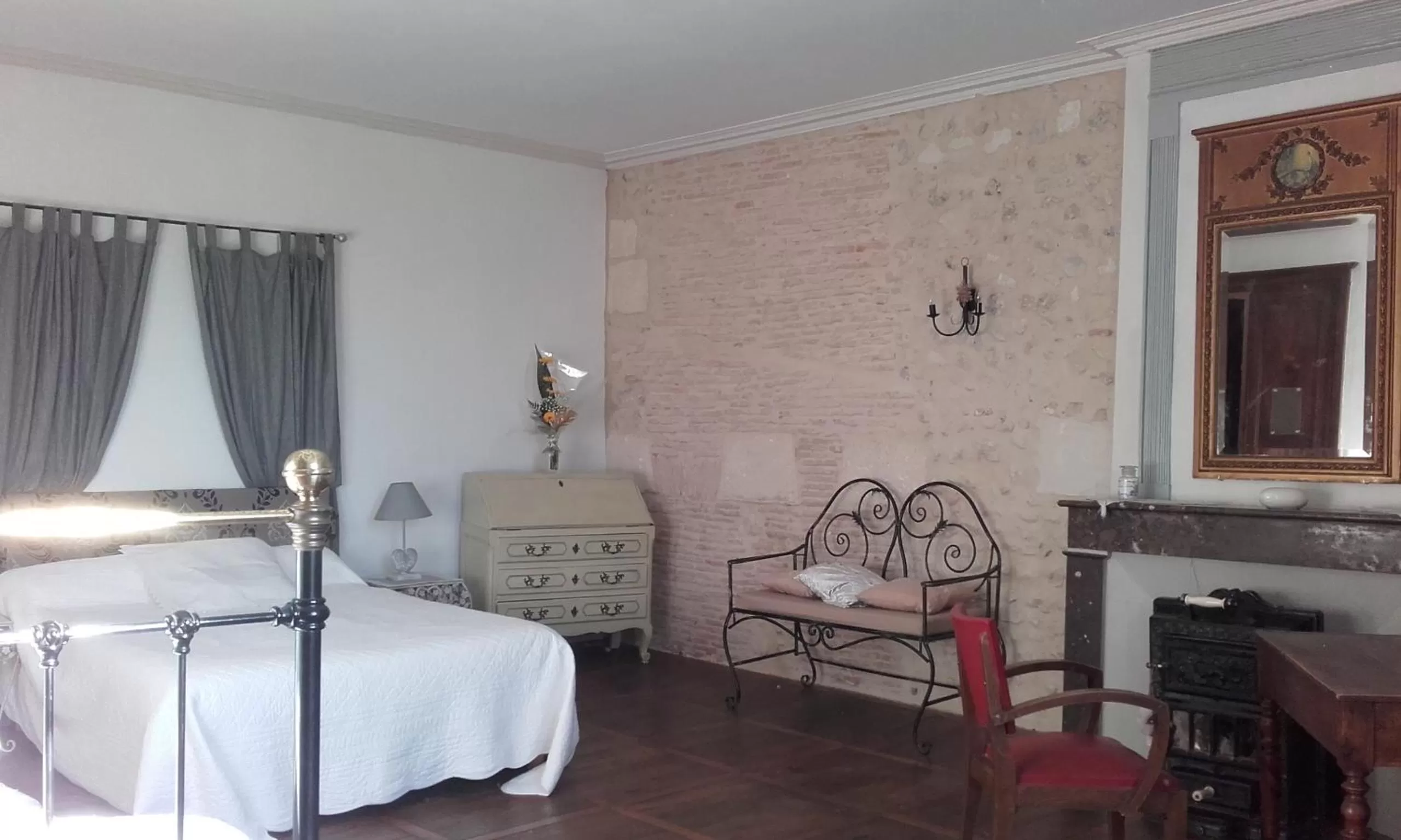 Bedroom, Bed in chambres de charme "Florence"