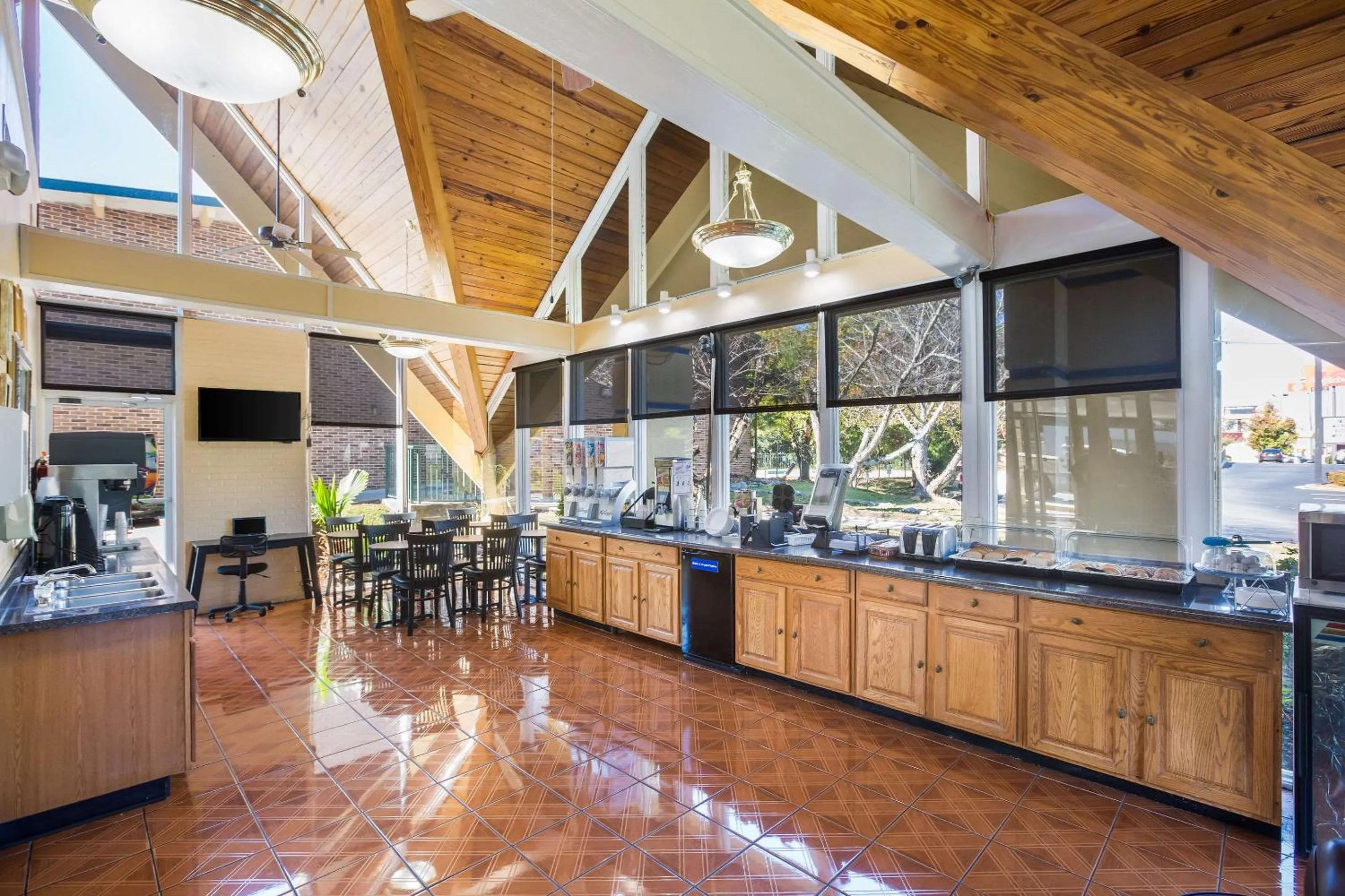 Restaurant/places to eat in Super 8 by Wyndham Macon GA