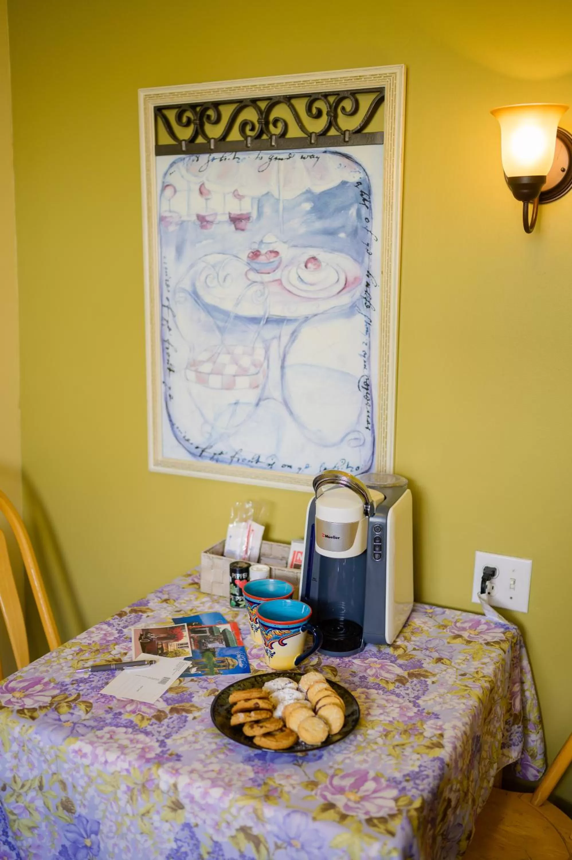 Kitchen or kitchenette, Bed in Marina Motel