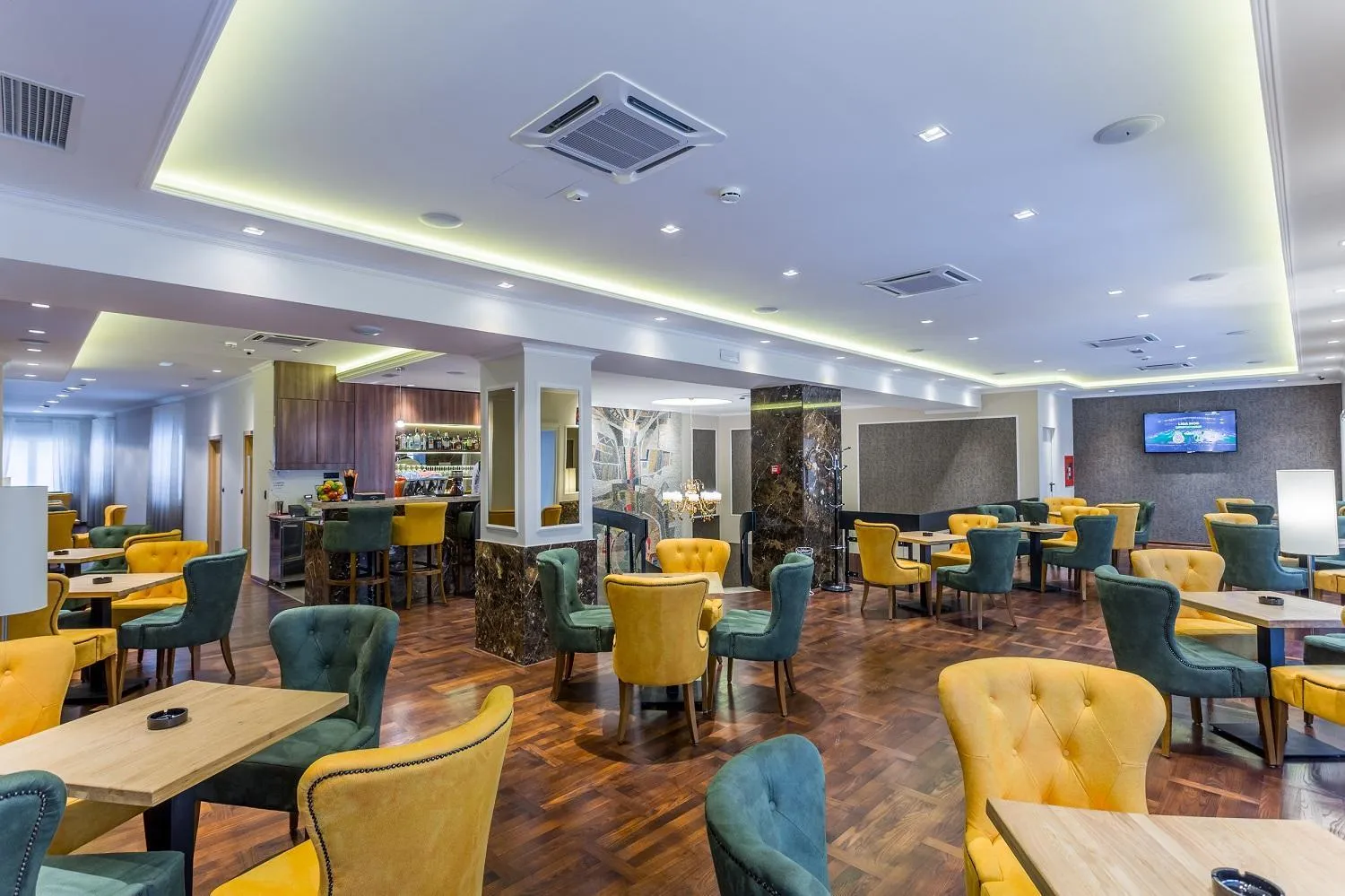 Lounge or bar in Hotel Royal Inn
