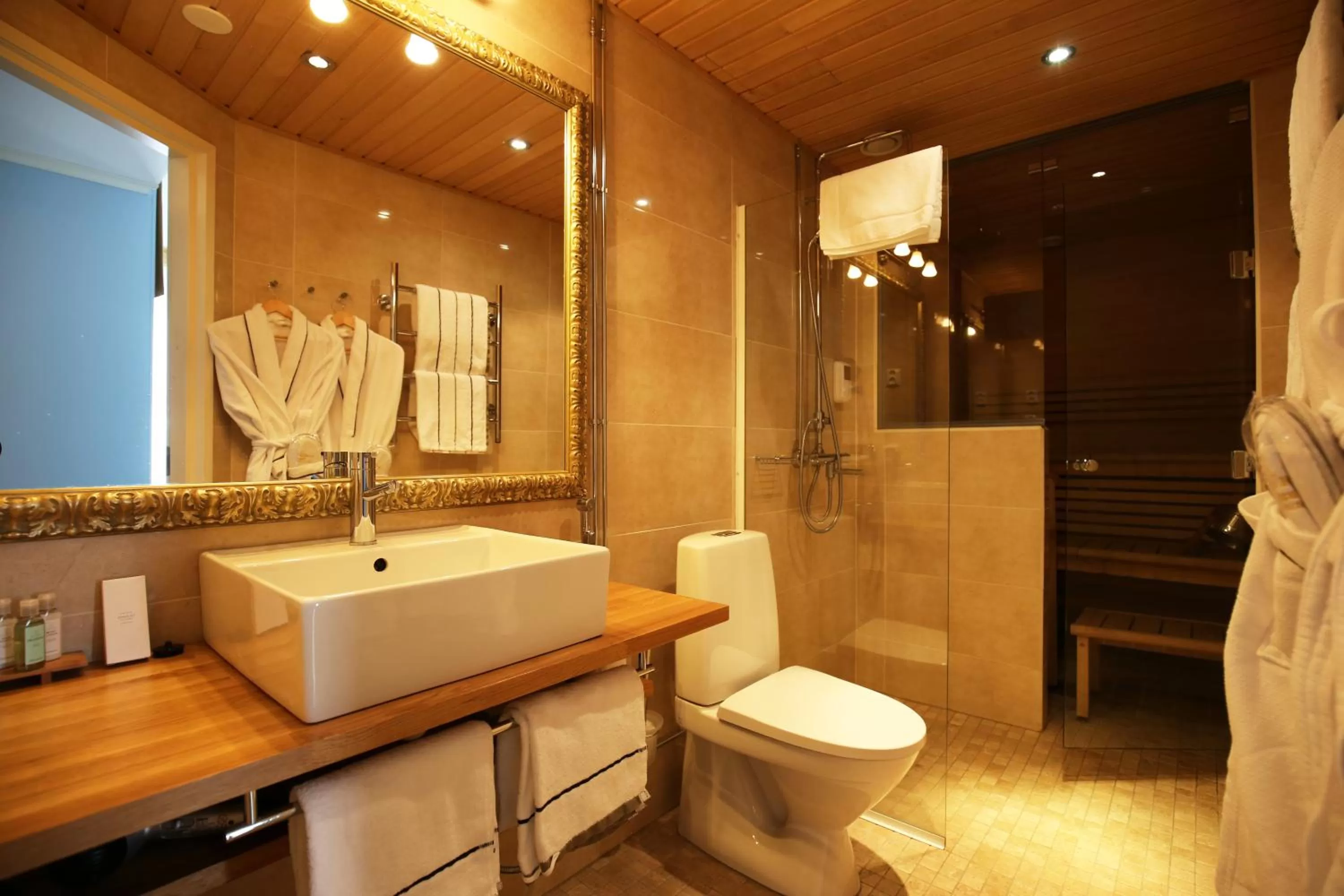 Shower in Boutique Hotel Yöpuu