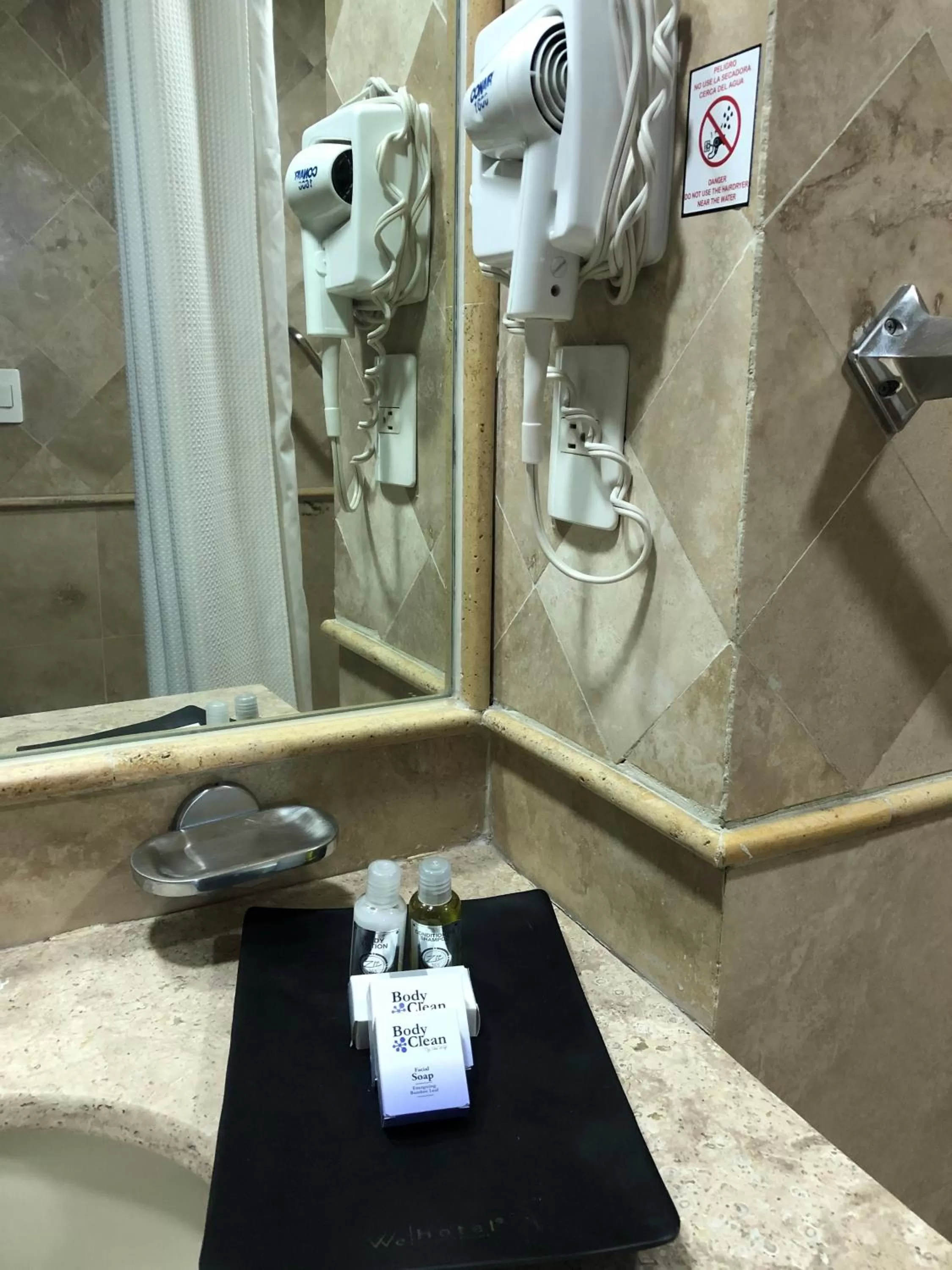 Bathroom in We Hotel Aeropuerto