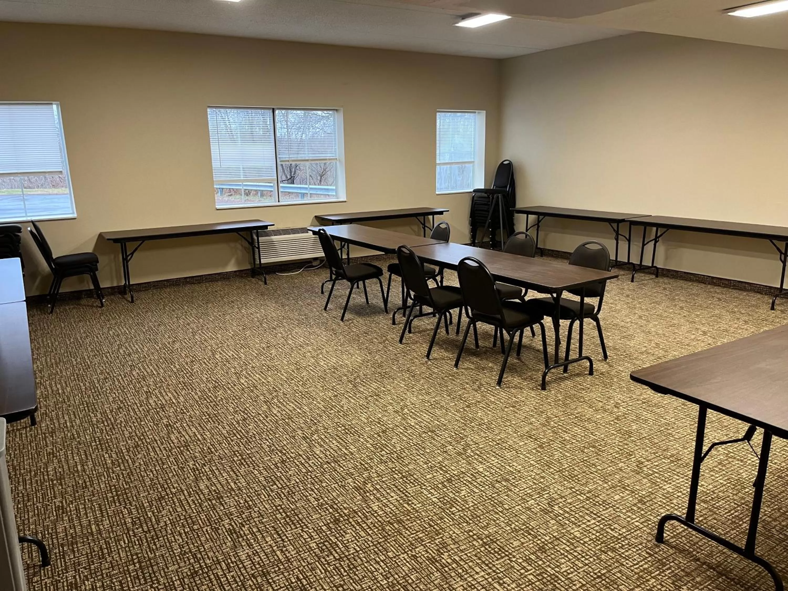Meeting/conference room in Wingate by Wyndham Pittsburgh West Mifflin