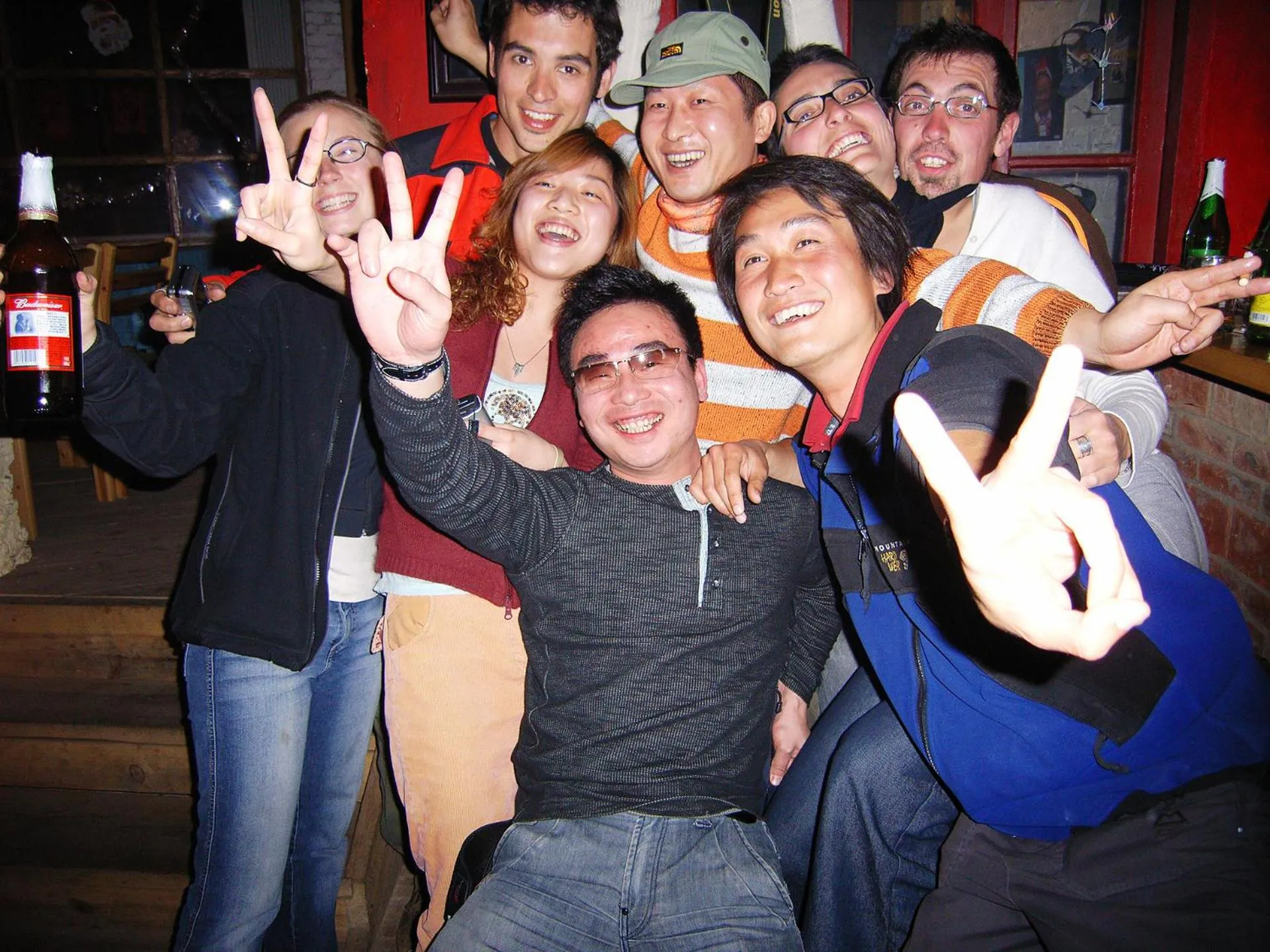 Entertainment in The Cloudland International Youth Hostel Close to the city center,15 min walks to the subway, Close to the night market, old street, green lake, English-speaking service, free Activity convenient payment and visa cards are accepted