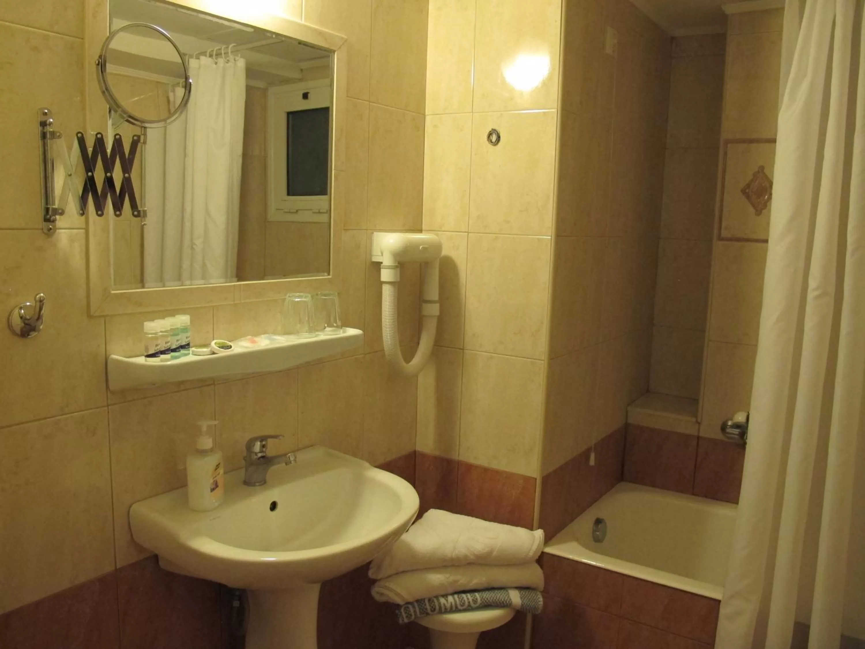 Bathroom in Hotel Solomou Athens