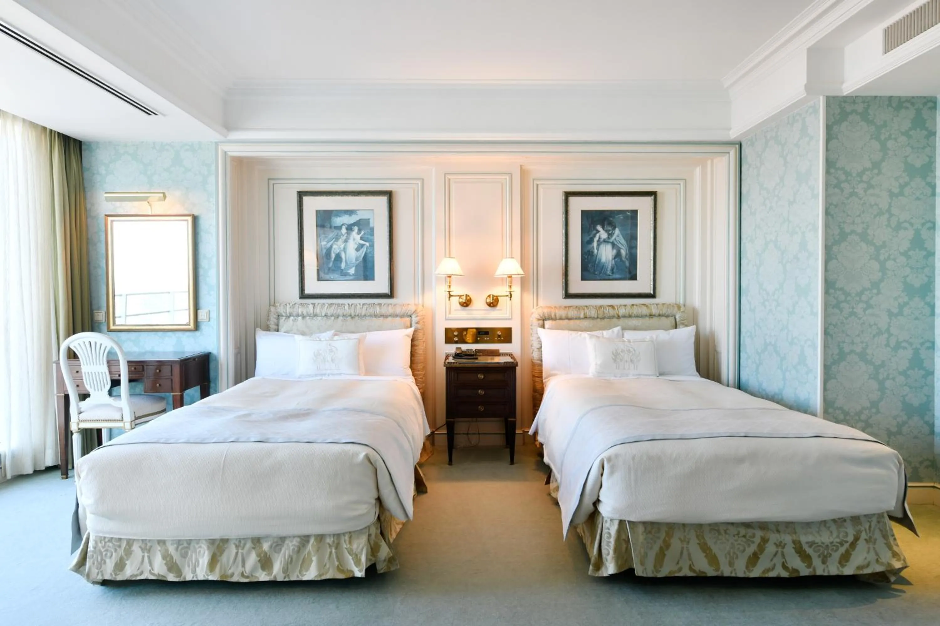 Photo of the whole room, Bed in Hotel New Grand