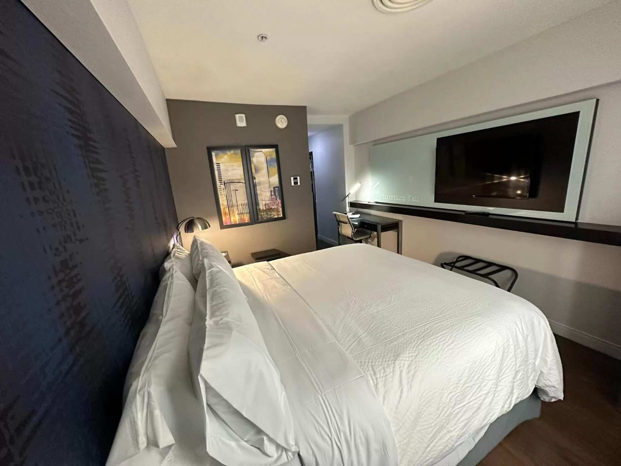 Bed in Holiday Inn Express - Dallas Downtown by IHG