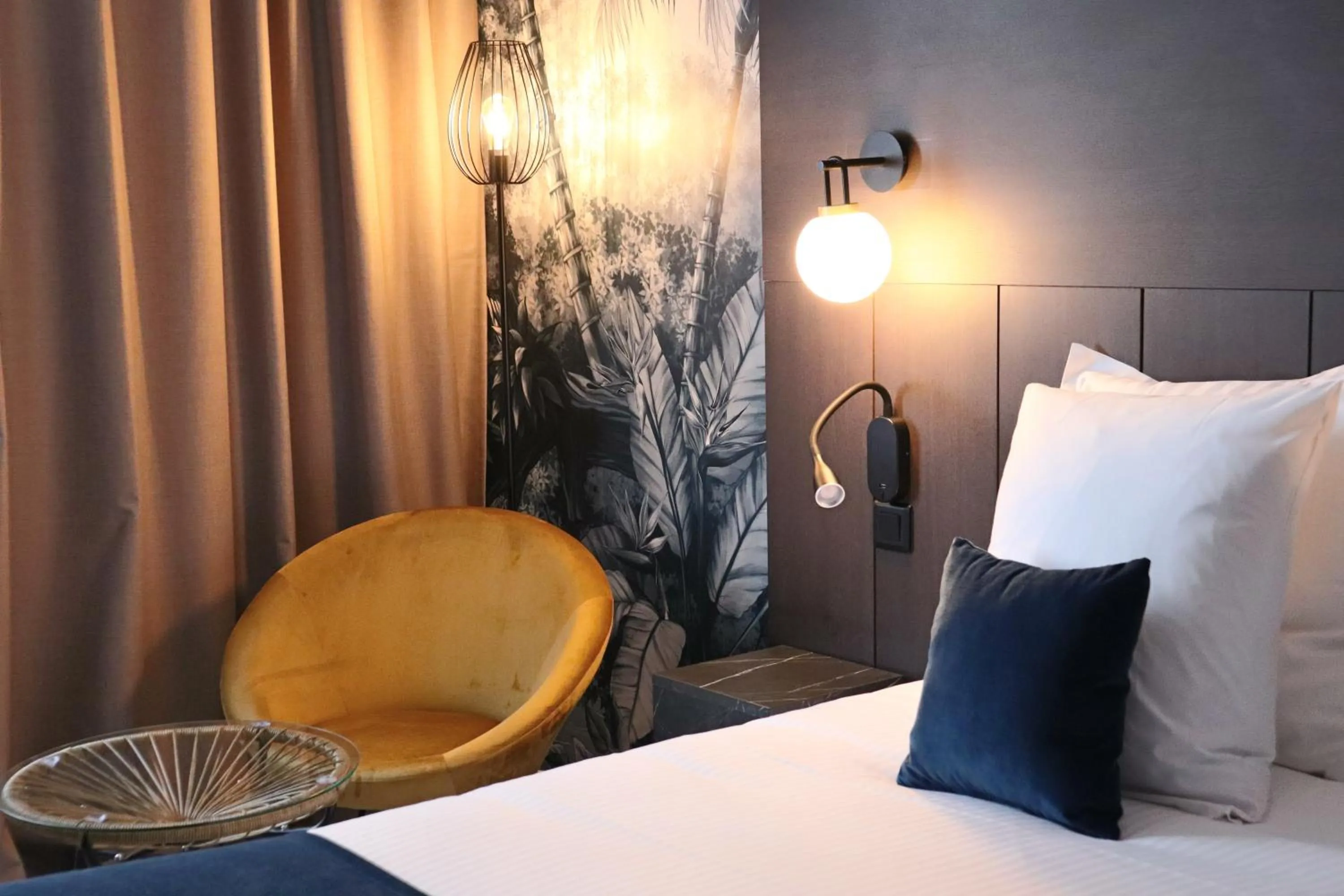 Bedroom, Bed in Quintessia