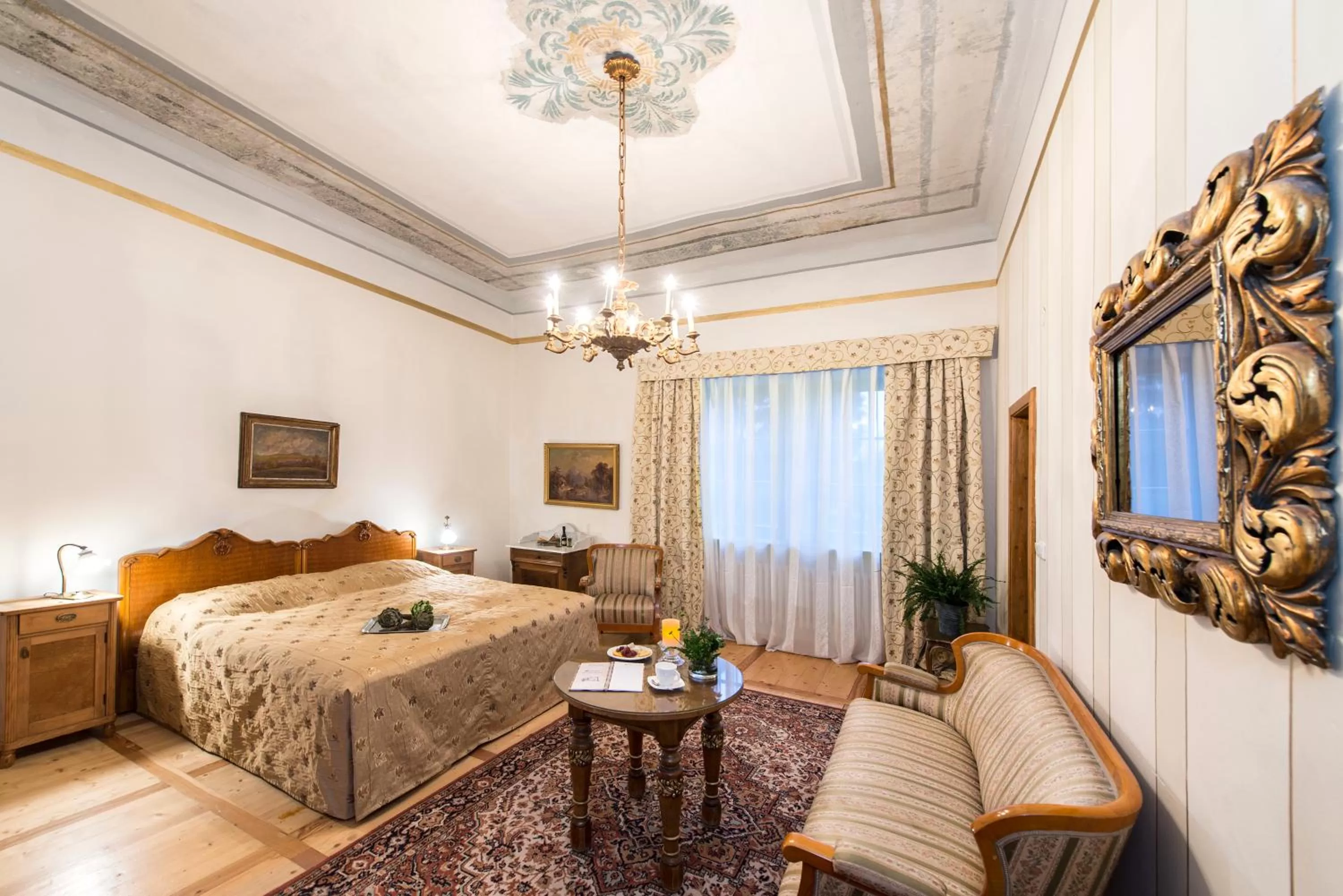 Photo of the whole room, Bed in Chateau GrandCastle