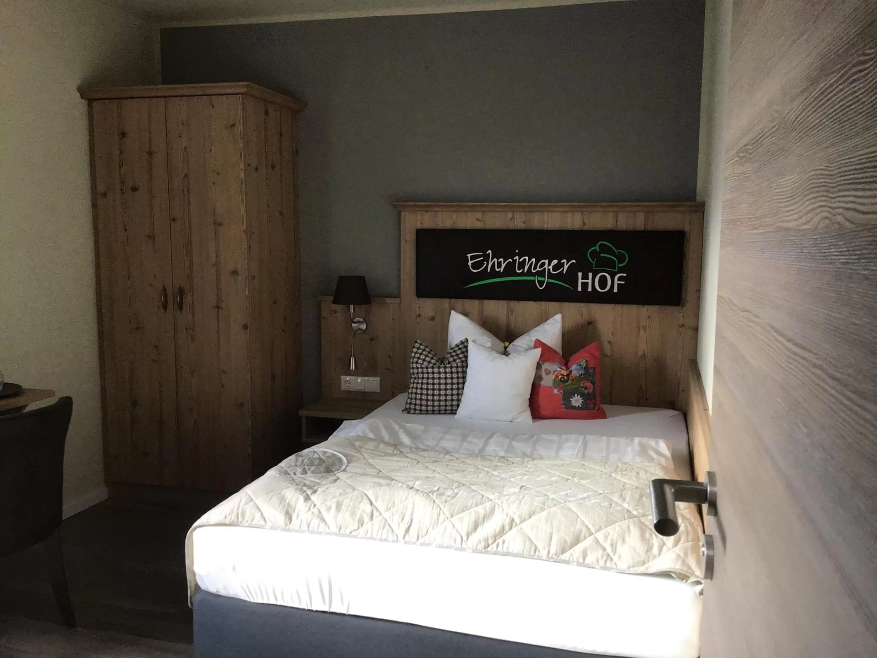 Photo of the whole room, Bed in Ehringer Hof