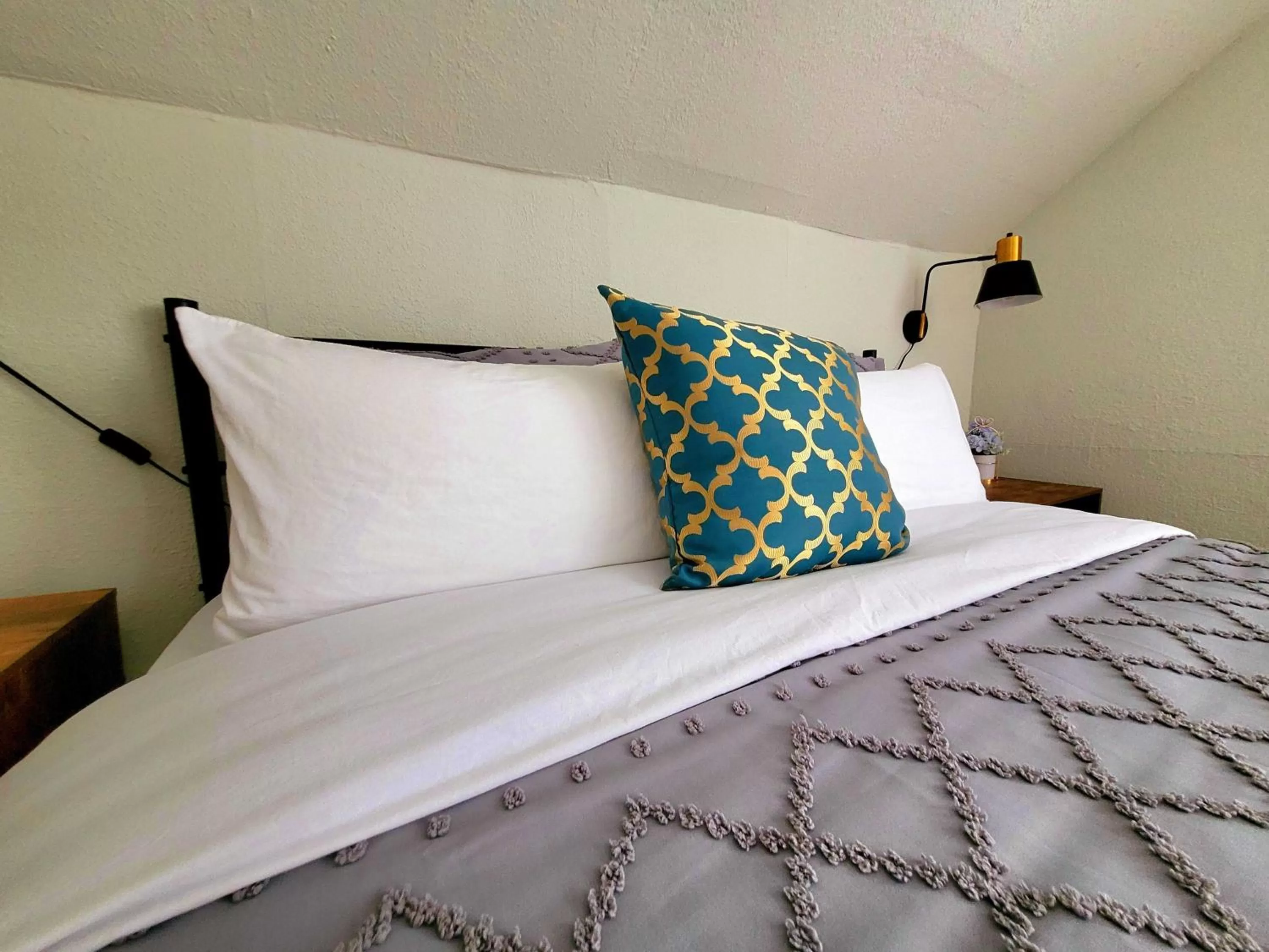 Bed in Pump House Inn & Spa