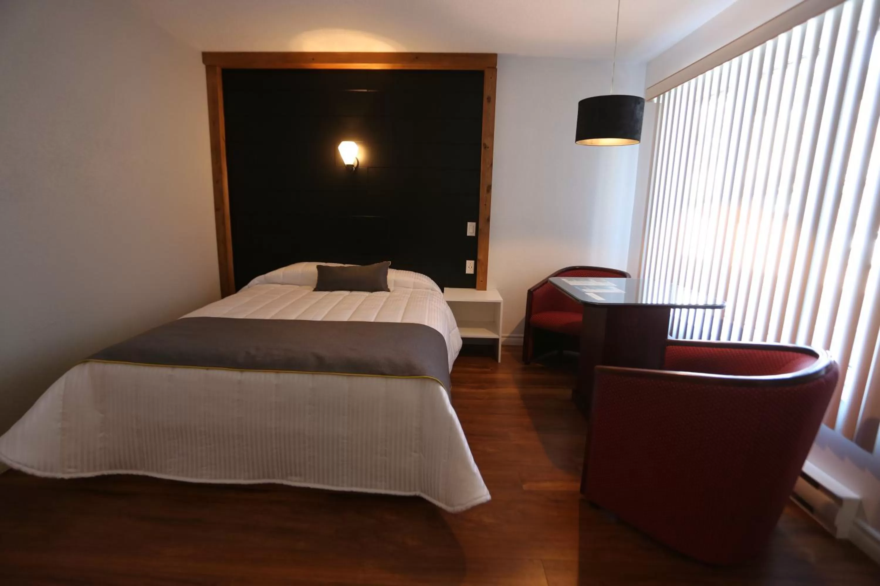 Photo of the whole room, Bed in Motel Le Riviera