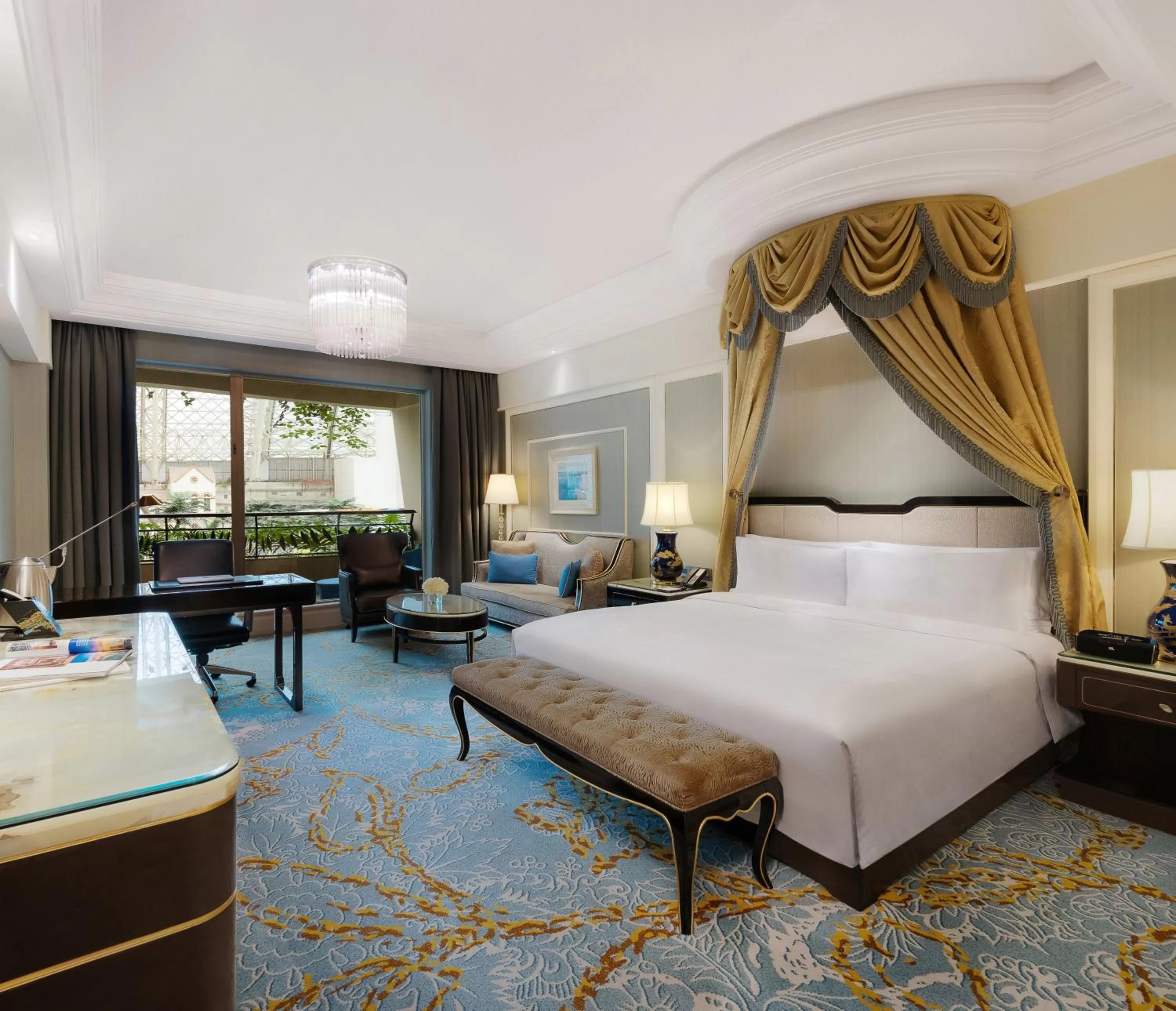 Photo of the whole room, Bed in InterContinental Chengdu Global Center by IHG