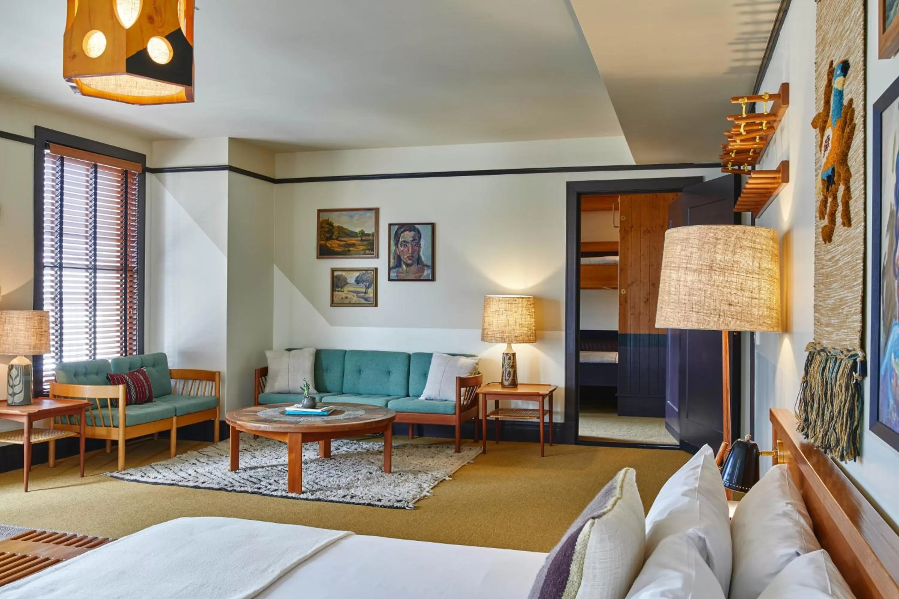 Photo of the whole room, Bed in Freehand Los Angeles