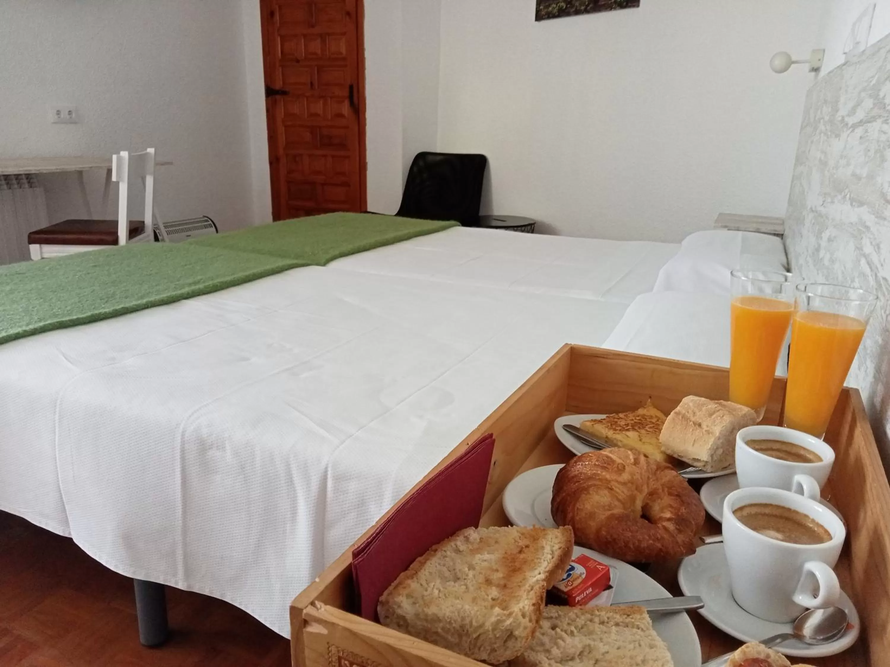 Photo of the whole room, Bed in Portal De La Rioja