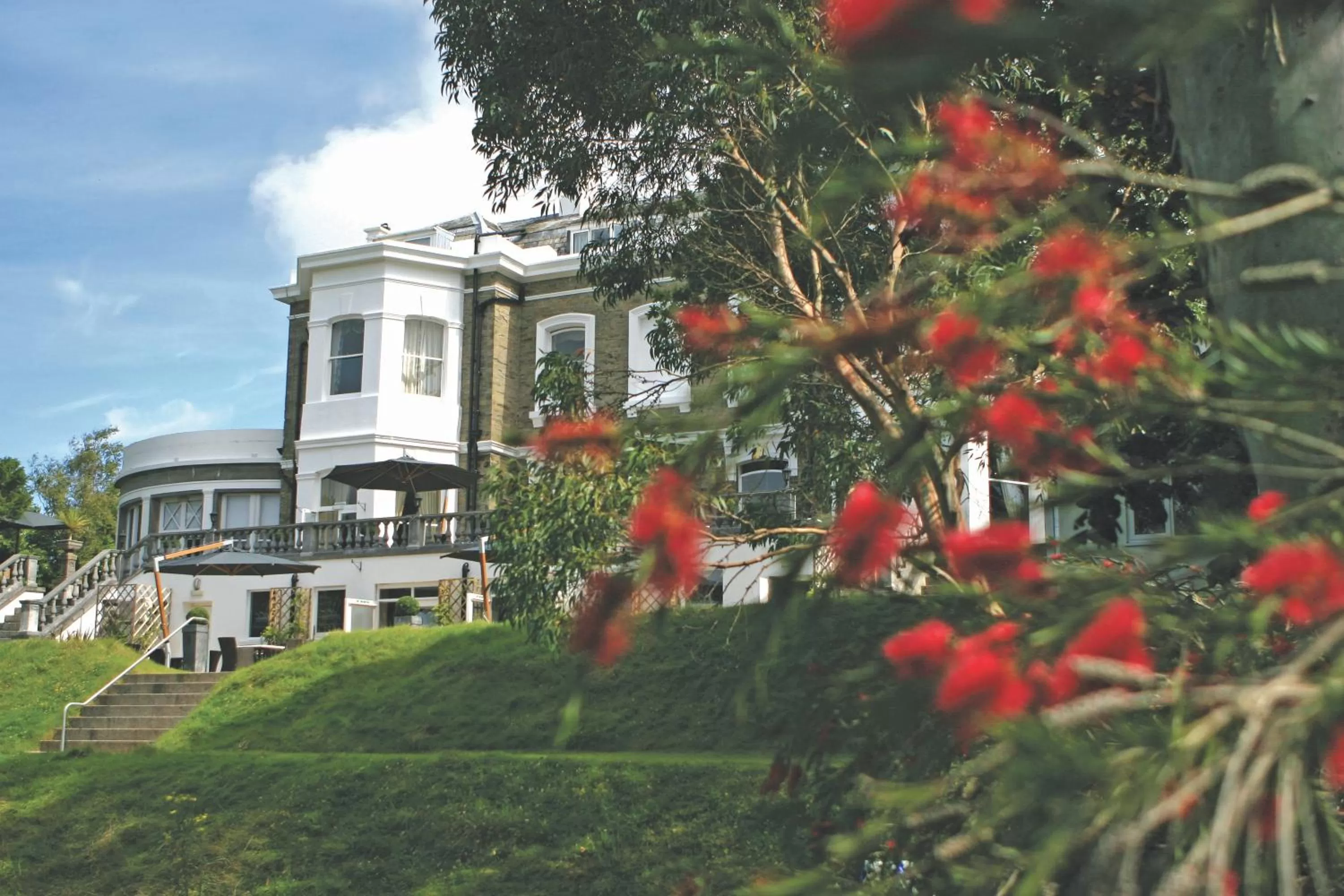 Facade/entrance in Trenython Manor Resort