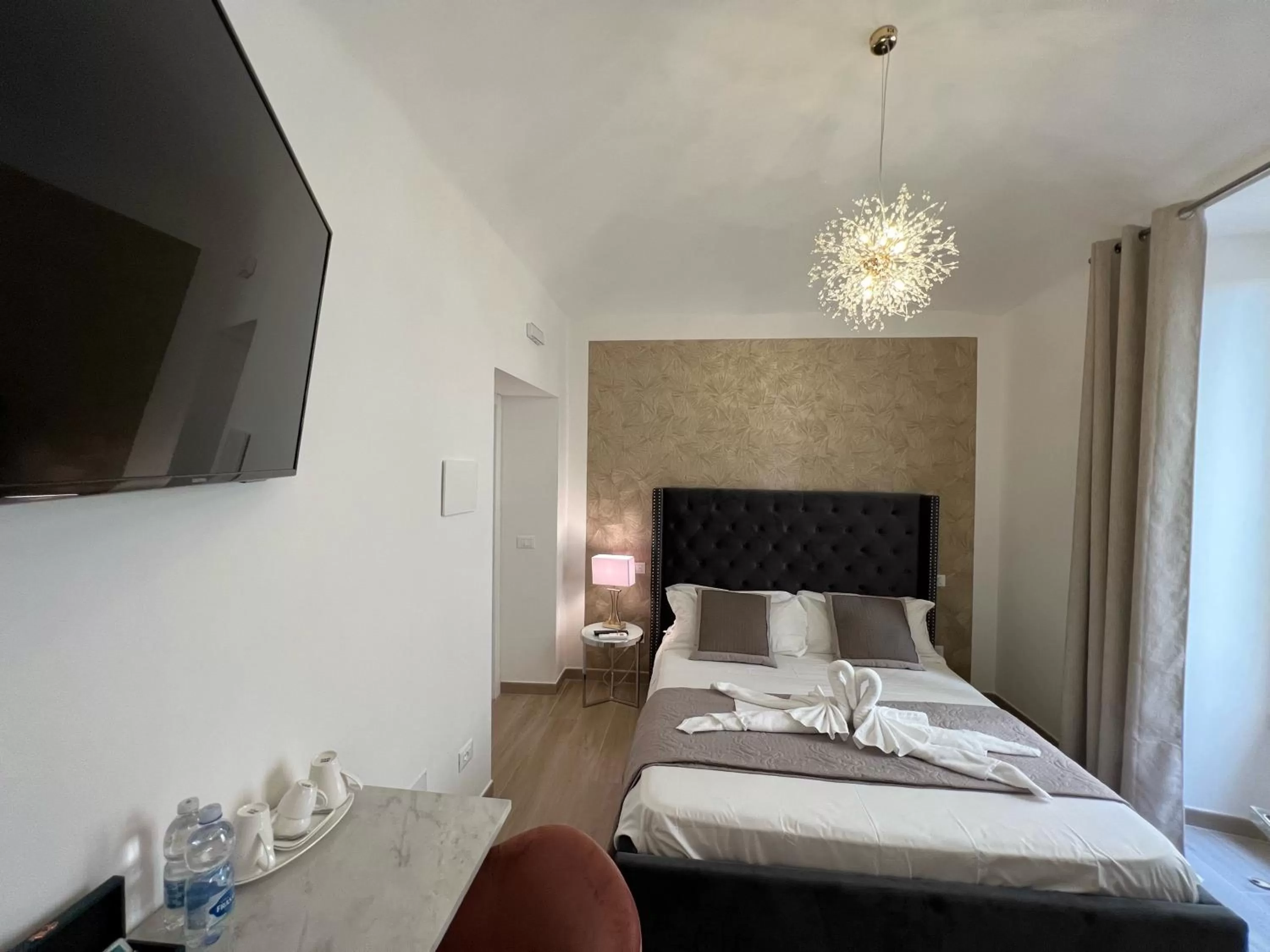 Staff, Bed in Relais Roma Vaticano - METRO station Ottaviano