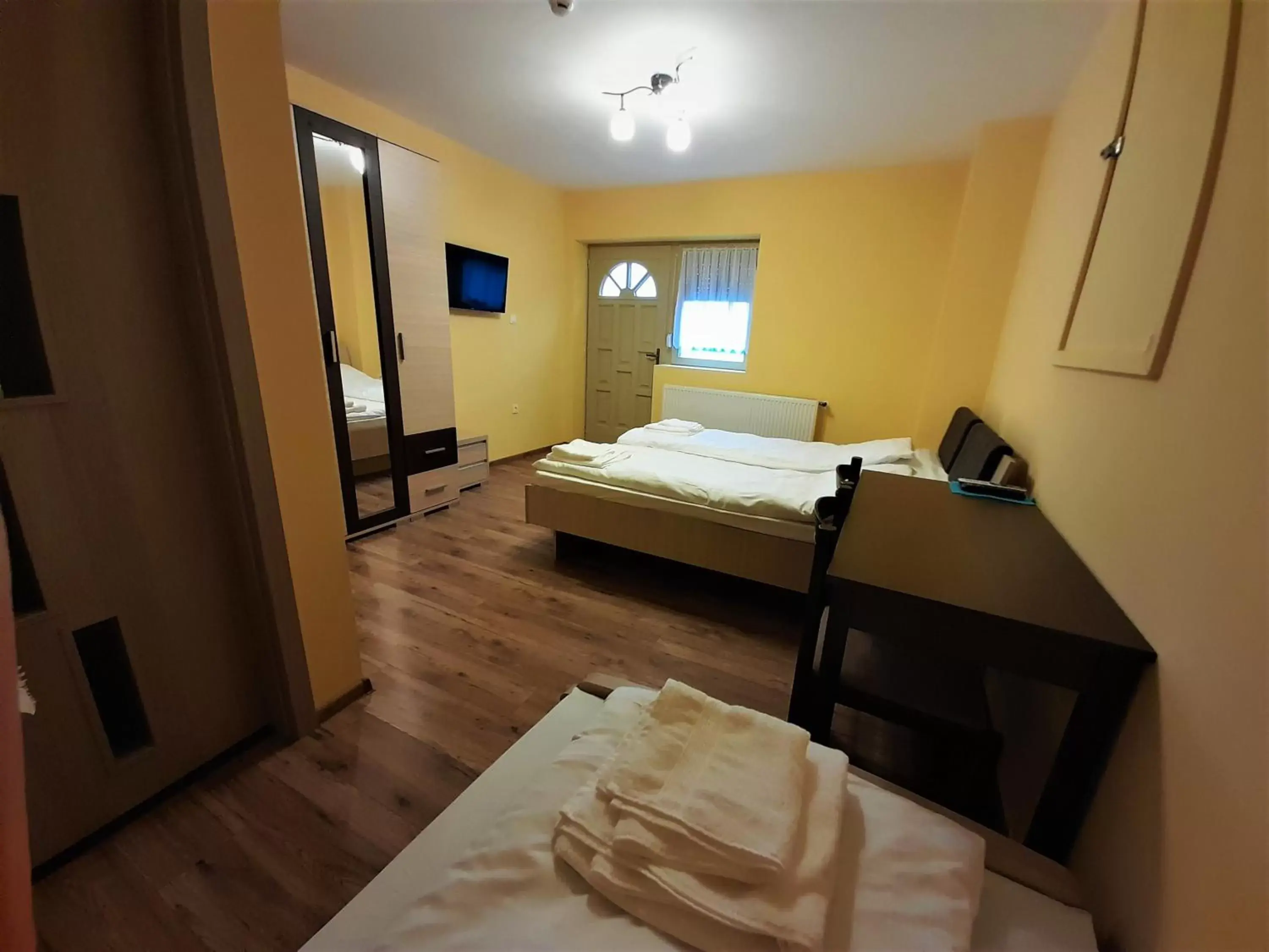 Triple Room with Bathroom in Bársony Vendéglő és Panzió Triple Room with Bathroom in Bársony Vendéglő és Panzió