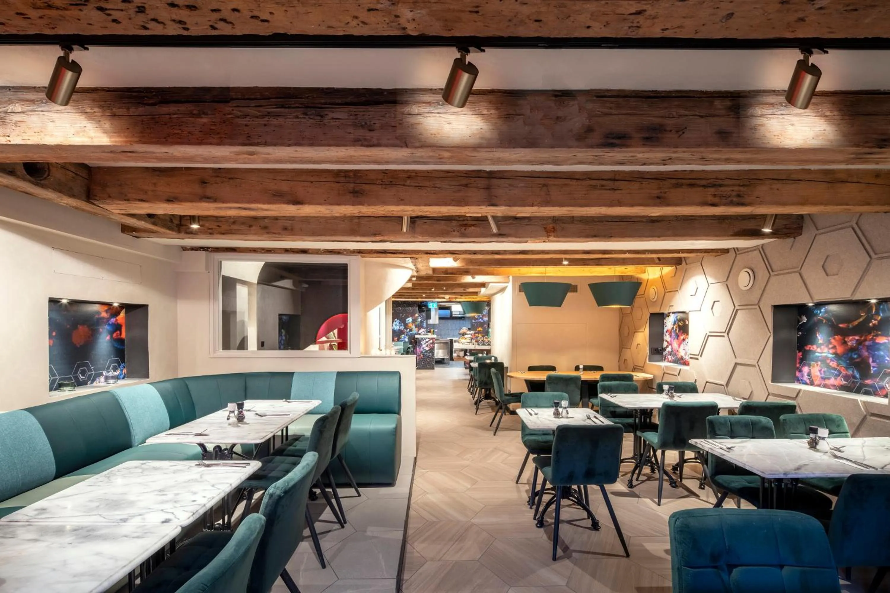 Restaurant/Places to Eat in Rokin Hotel