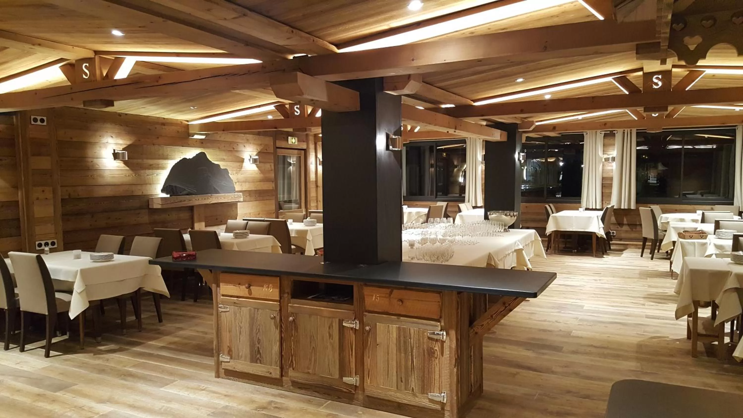 Restaurant/Places to Eat in Hôtel Le Sporting