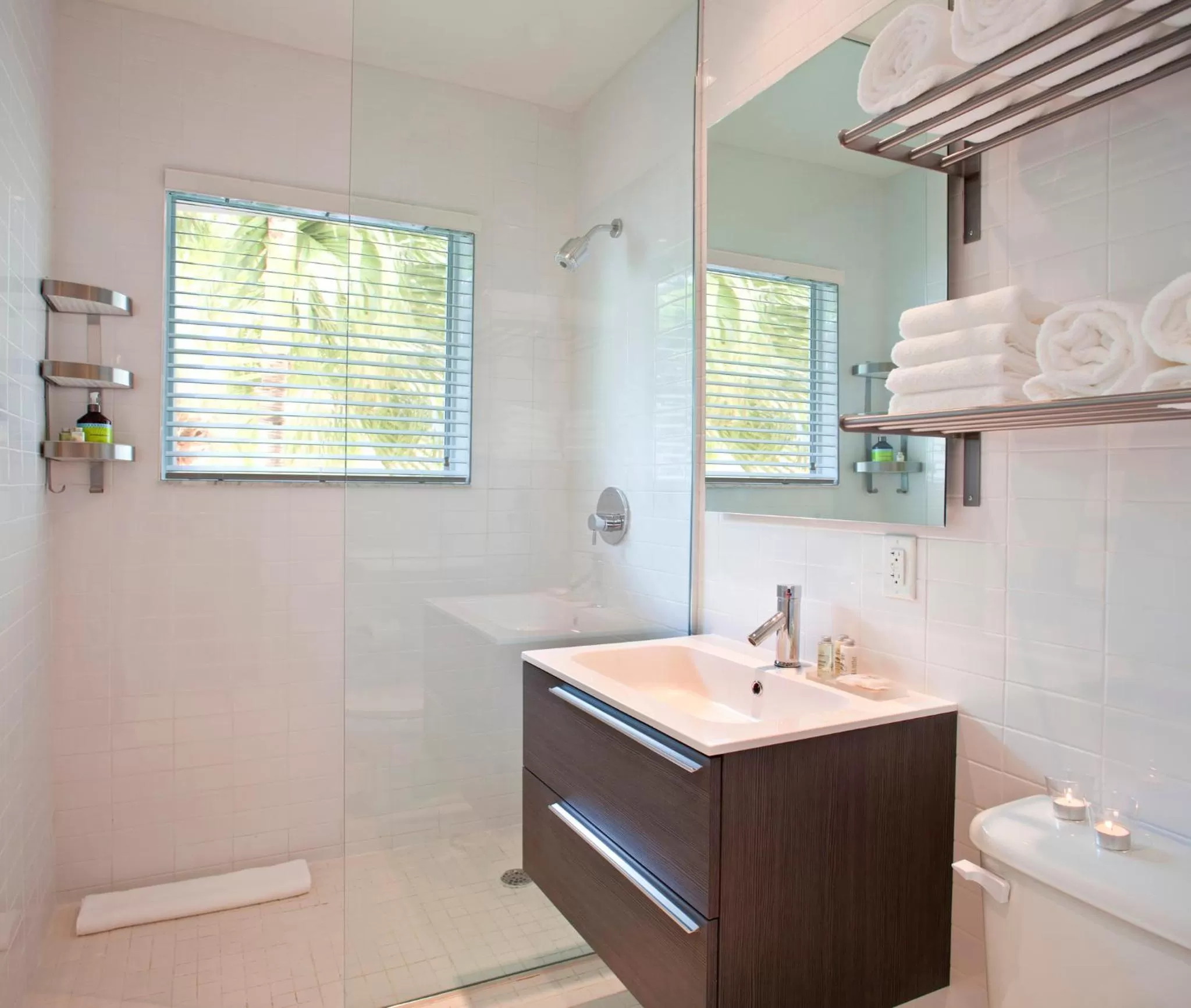 Bathroom in 1818 Meridian House Apartments and Suites by Eskape Collection