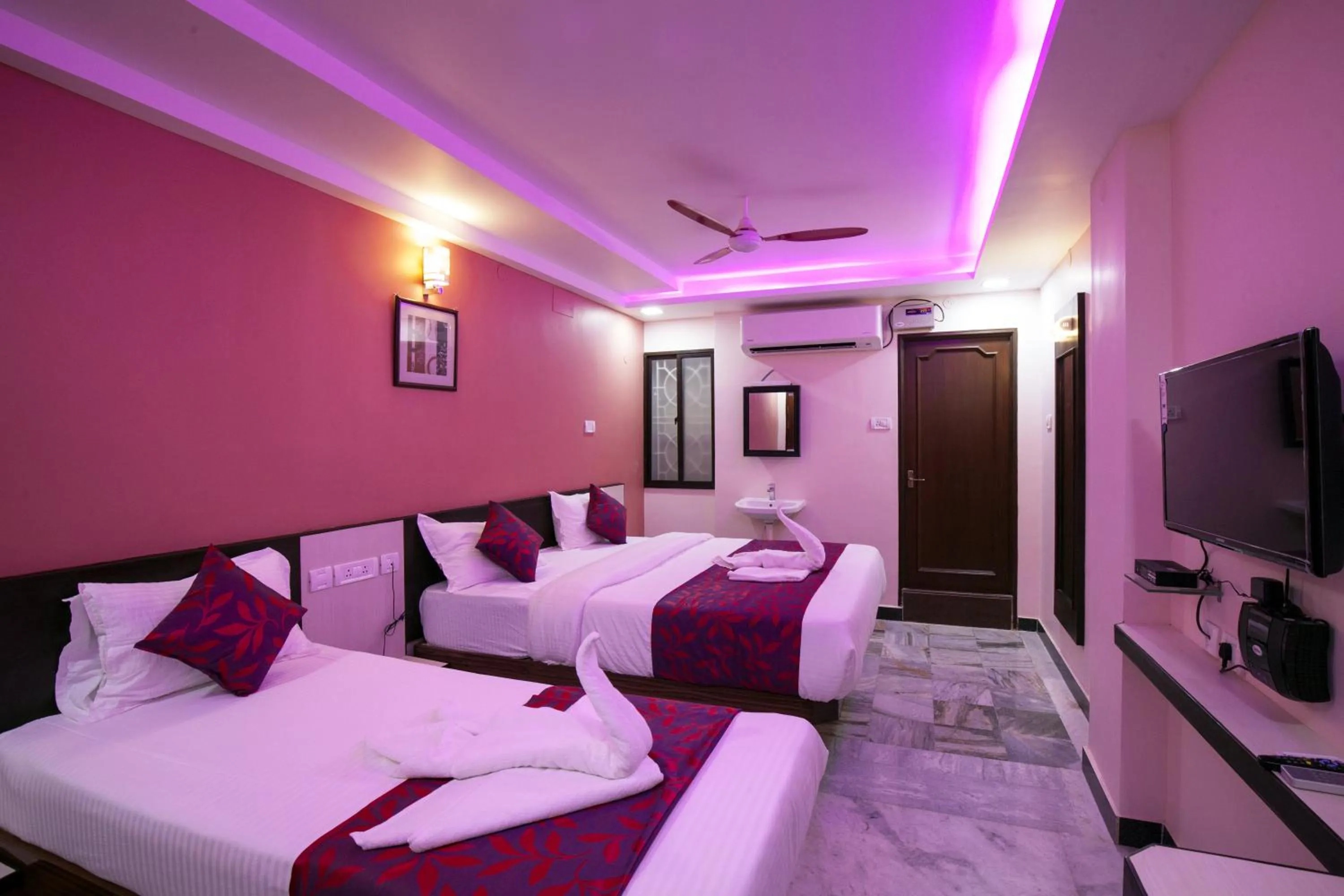 Bedroom, Bed in Hotel Lotus