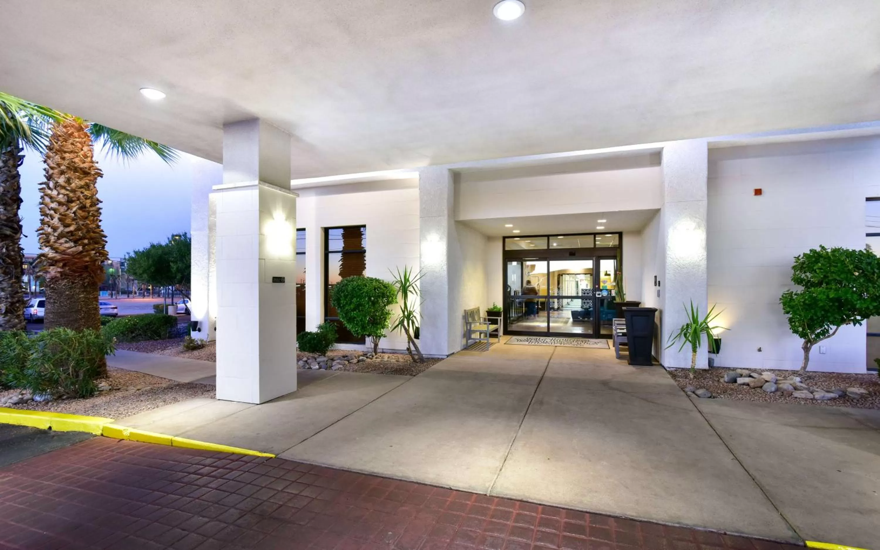 Property building in Hampton Inn Tucson-Airport