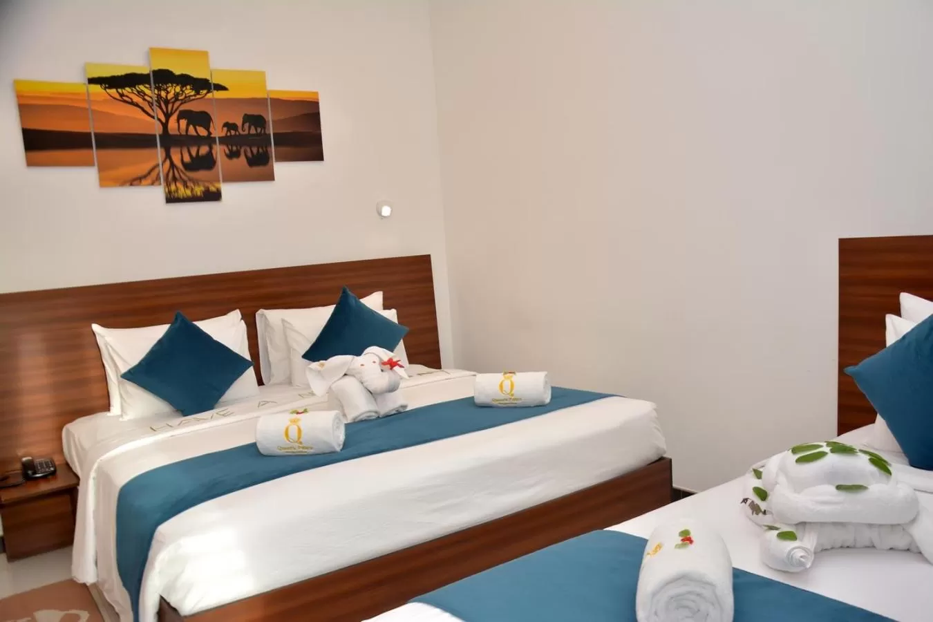 Bed in Negombo New Queen's Palace