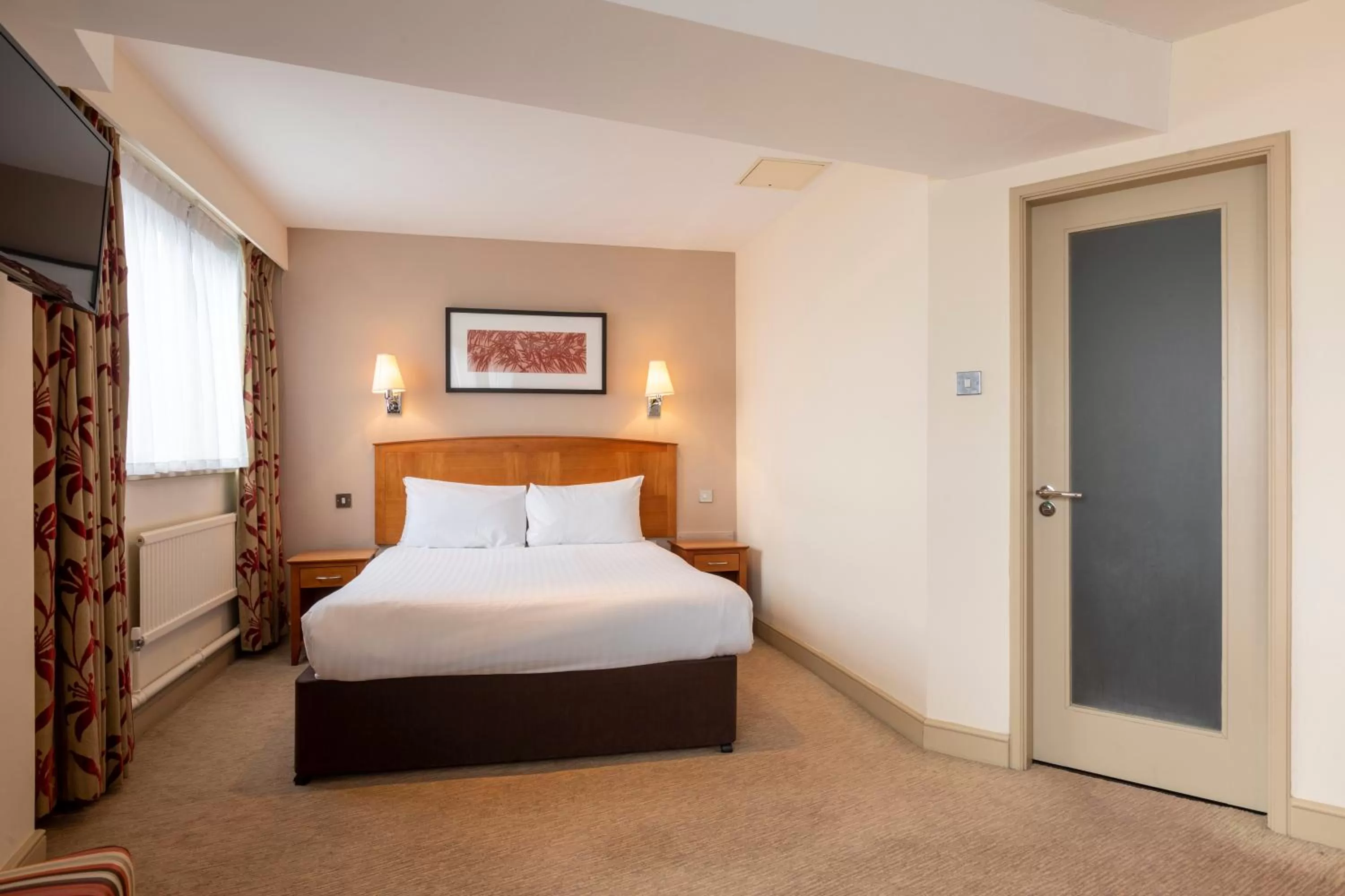 Bed in Birmingham Strathallan Hotel, BW Signature Collection