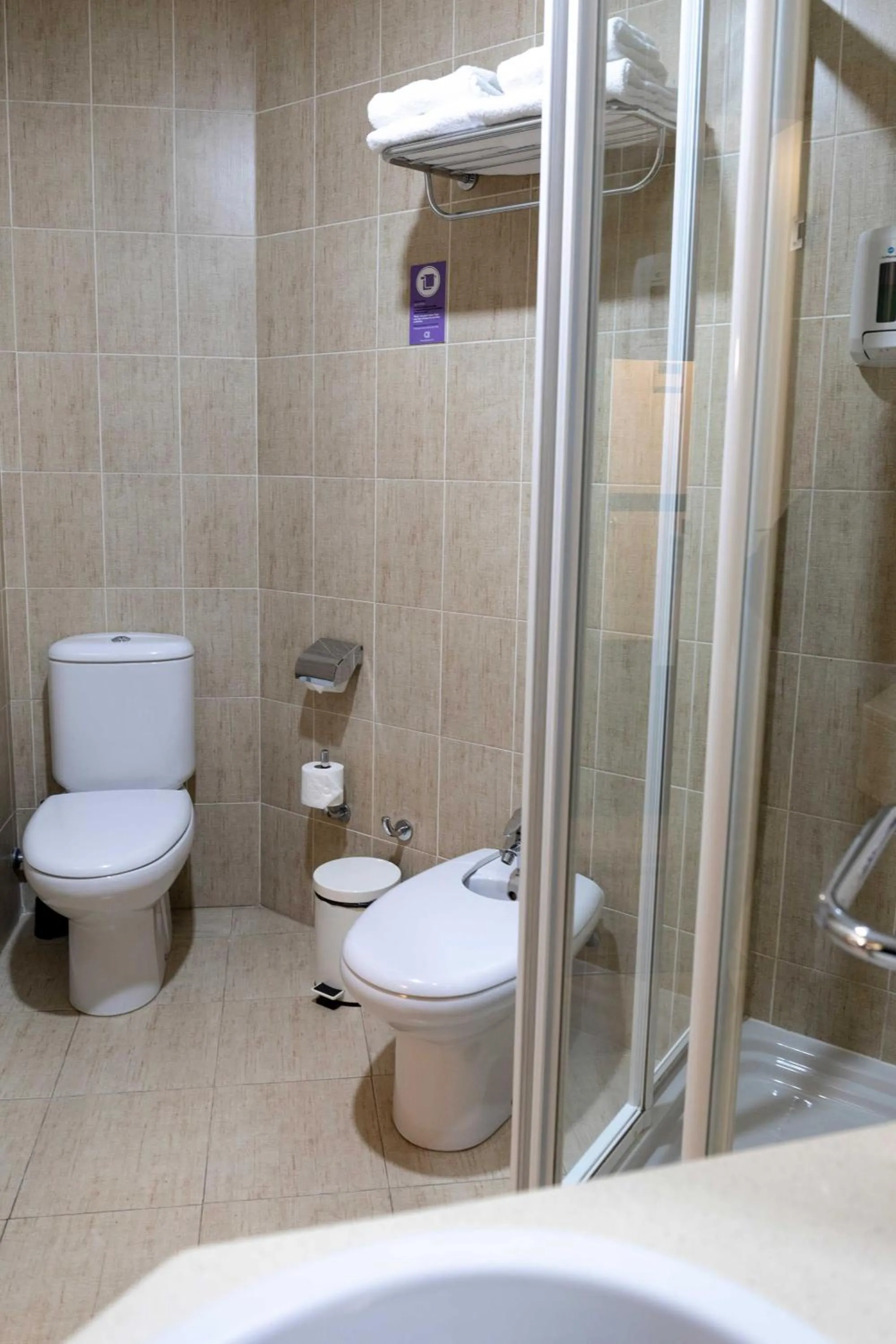 Bathroom in Hotel Alda Cardeña