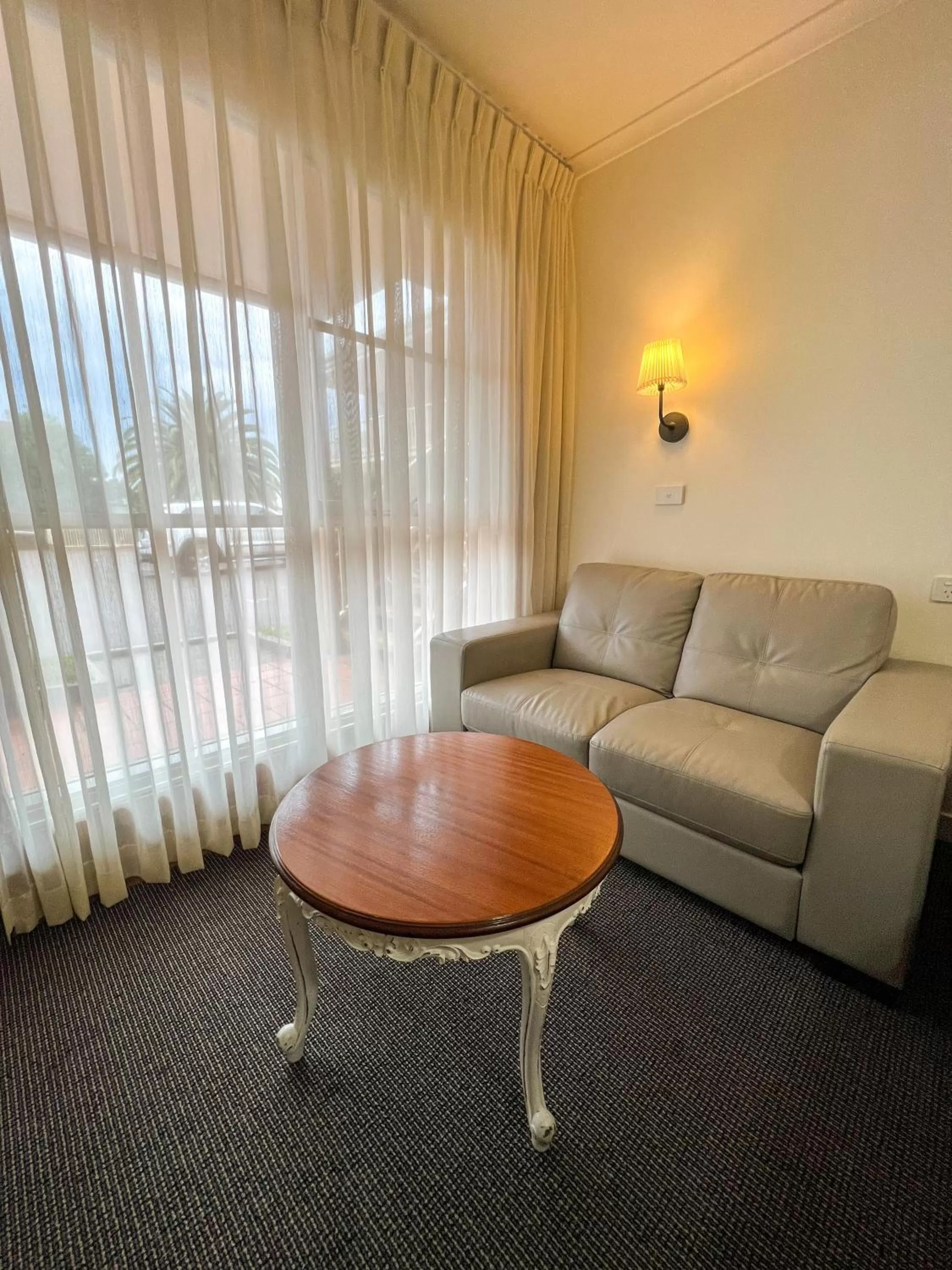 Summerhill Motor Inn