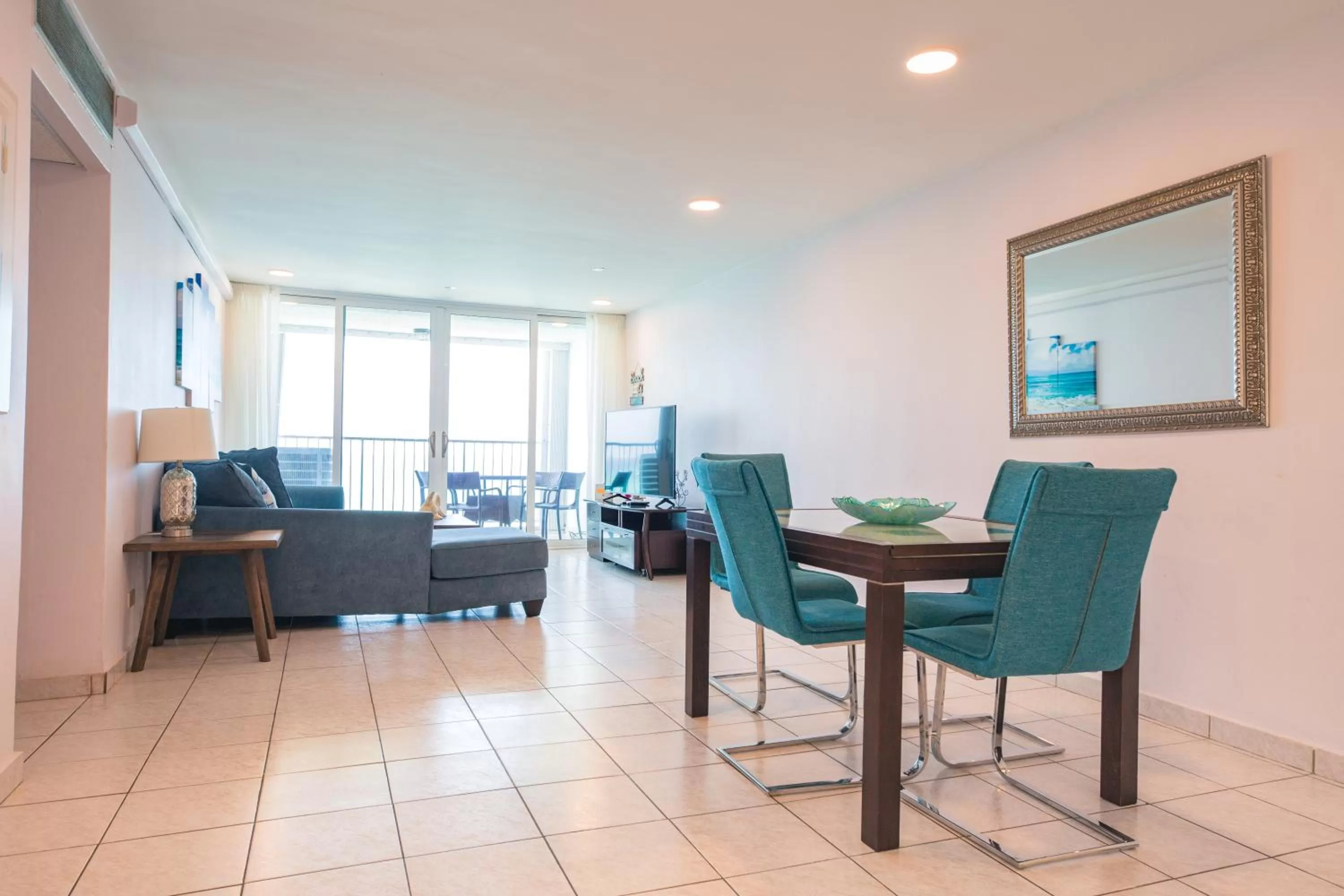 Living room in ESJ Towers by Chana