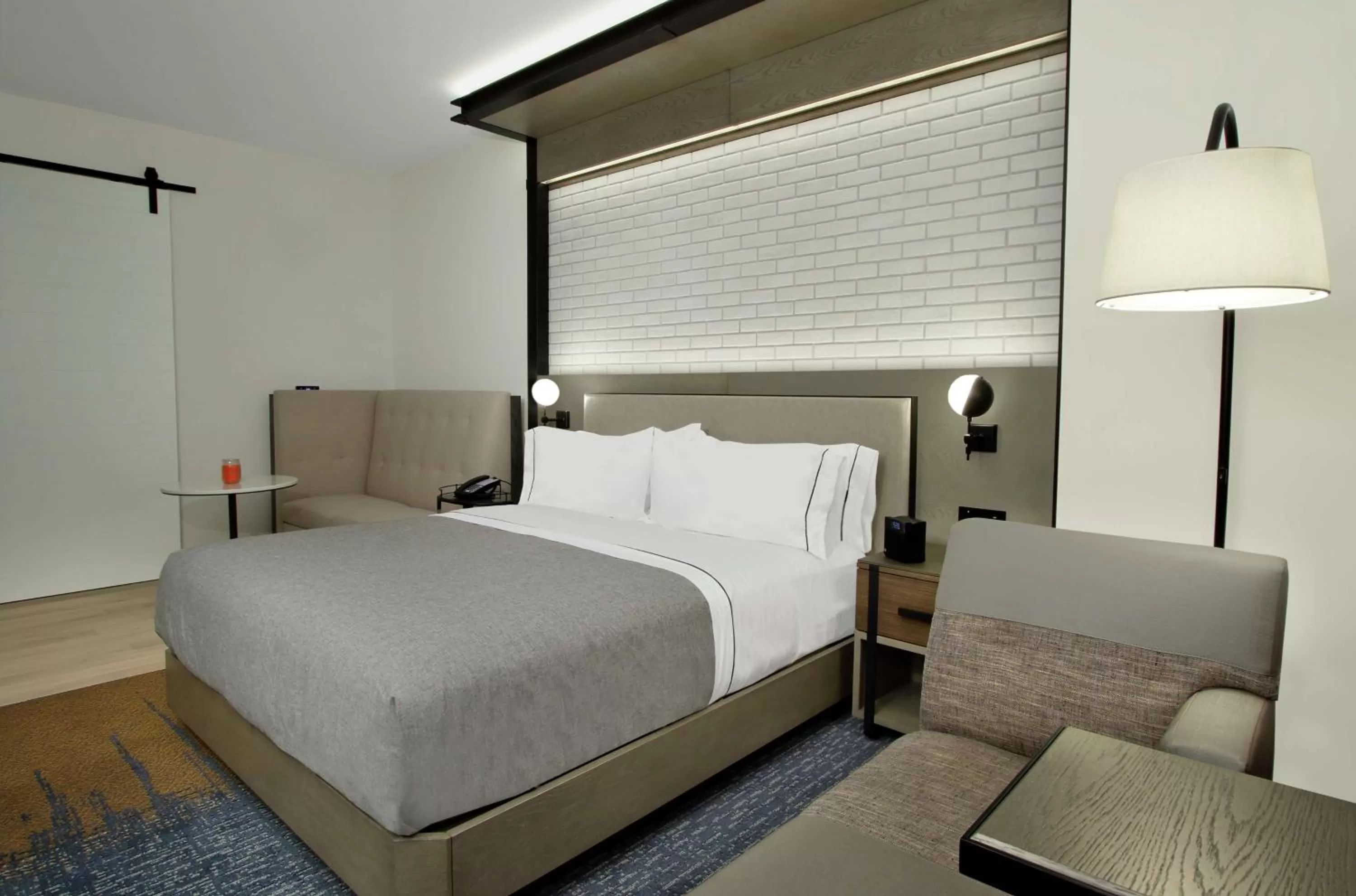 Bed in Canopy By Hilton Columbus Downtown Short North