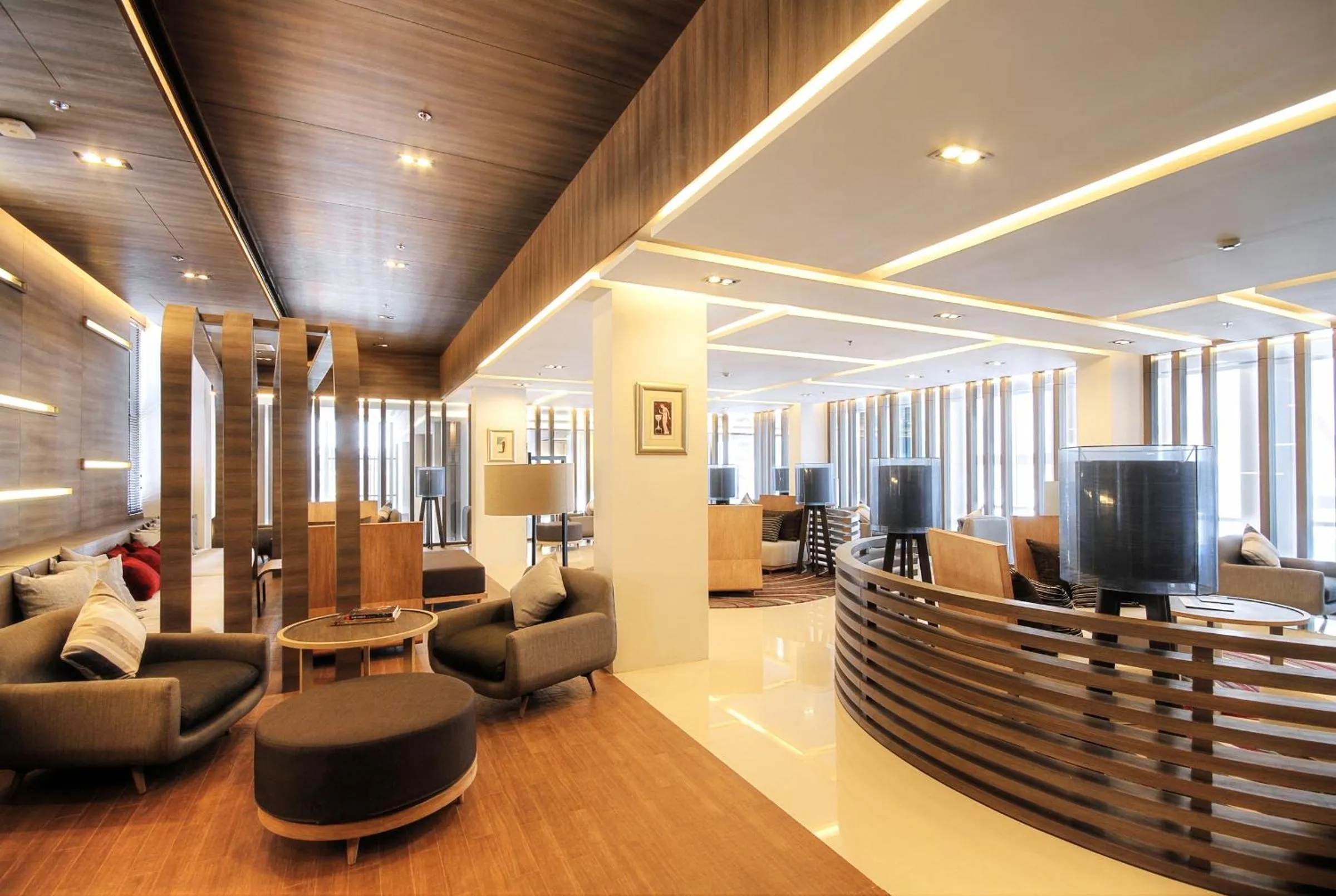 Lobby or reception in Classic Kameo Hotel & Serviced Apartments, Ayutthaya