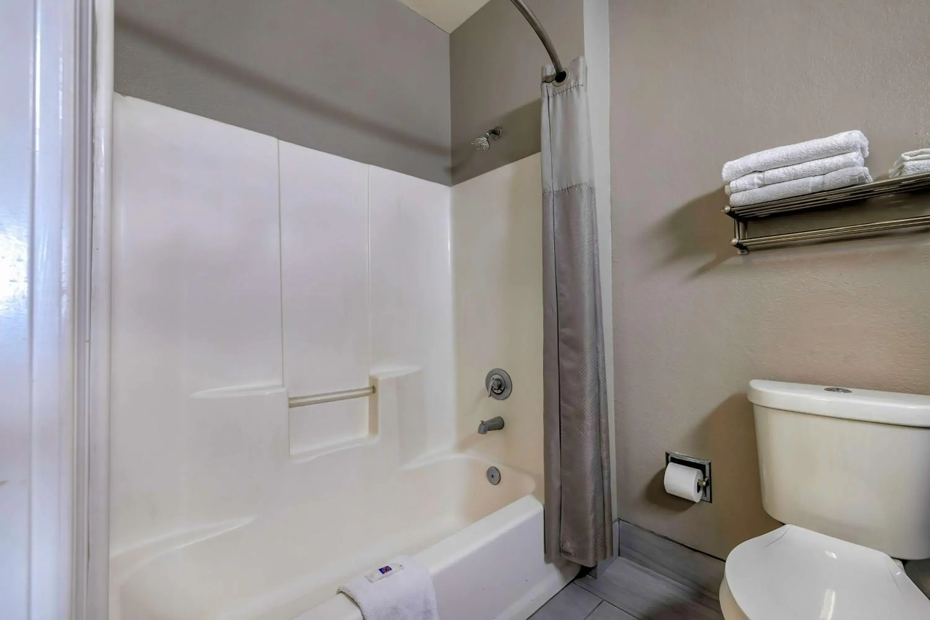 Classic Quadruple Room - single occupancy - Smoking in Motel 6-Cedar Park, TX Classic Quadruple Room - single occupancy - Smoking in Motel 6-Cedar Park, TX