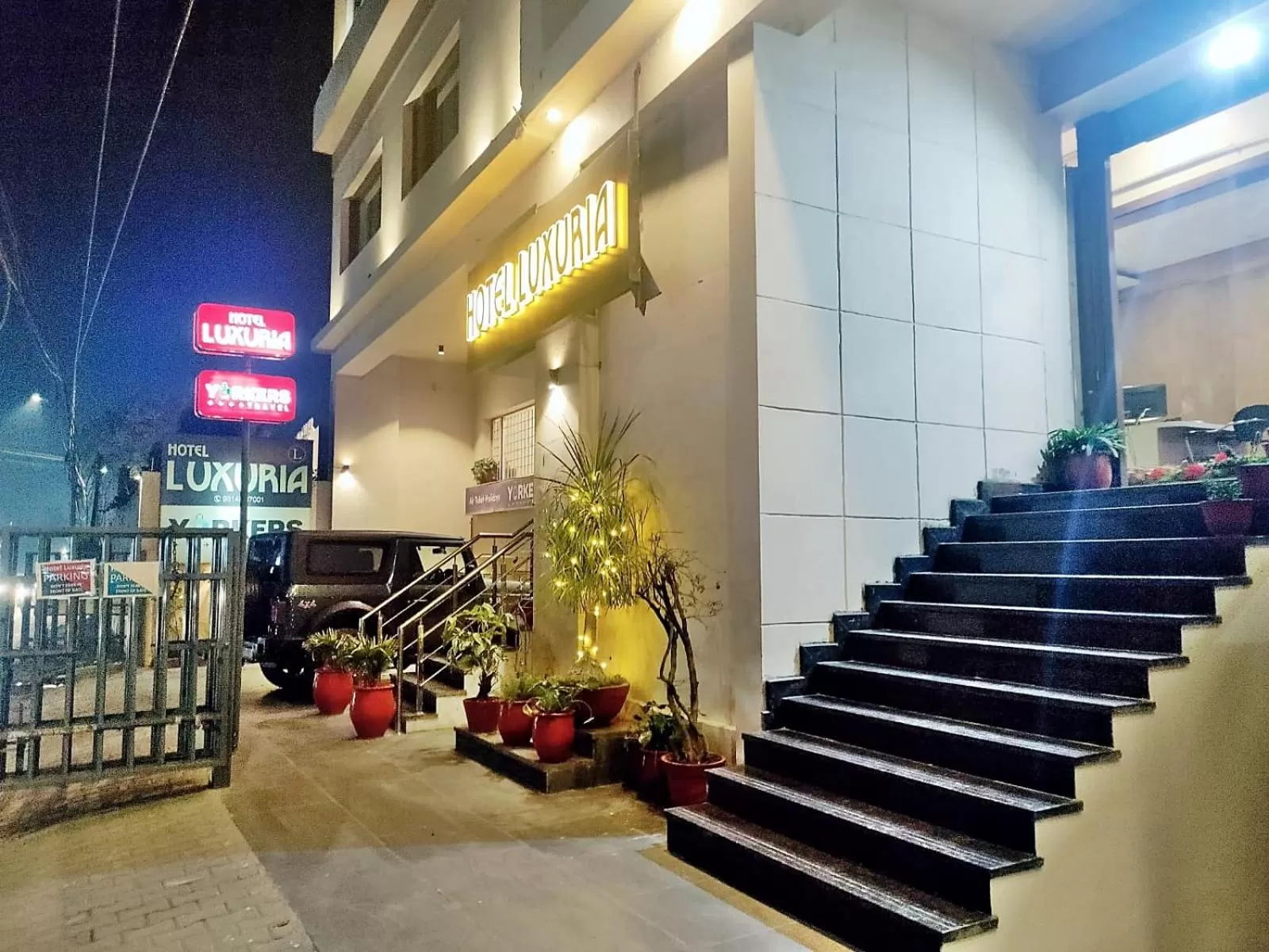 Facade/entrance in Hotel Luxuria