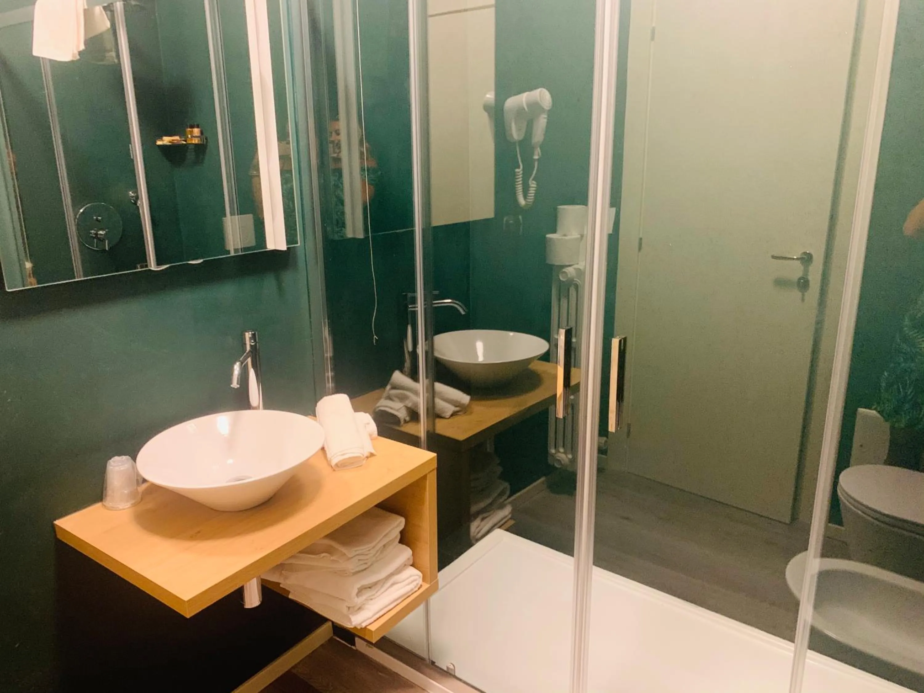 Shower in Hotel Conca D'Oro ***S