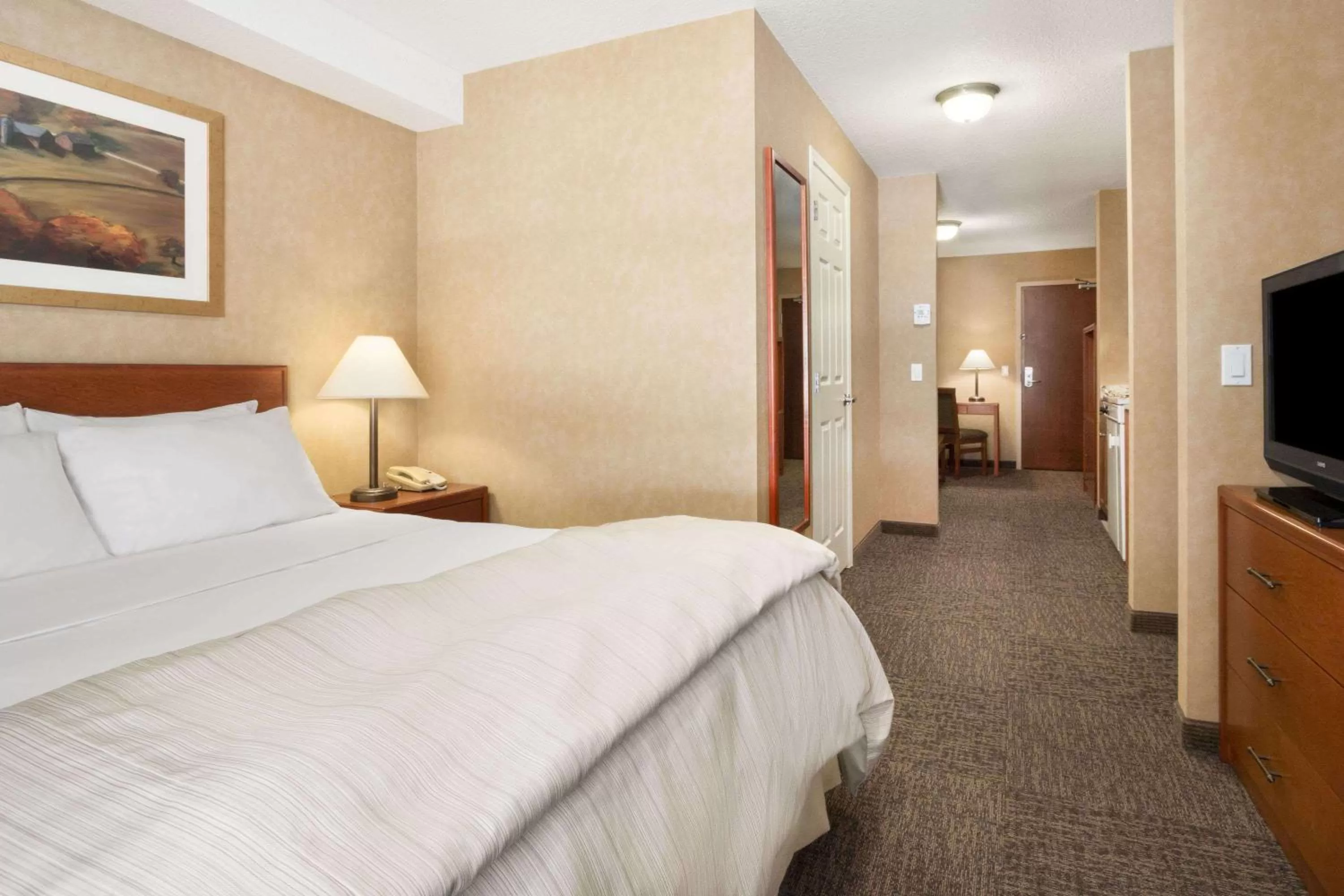 Photo of the whole room, Bed in Days Inn & Suites by Wyndham Cochrane