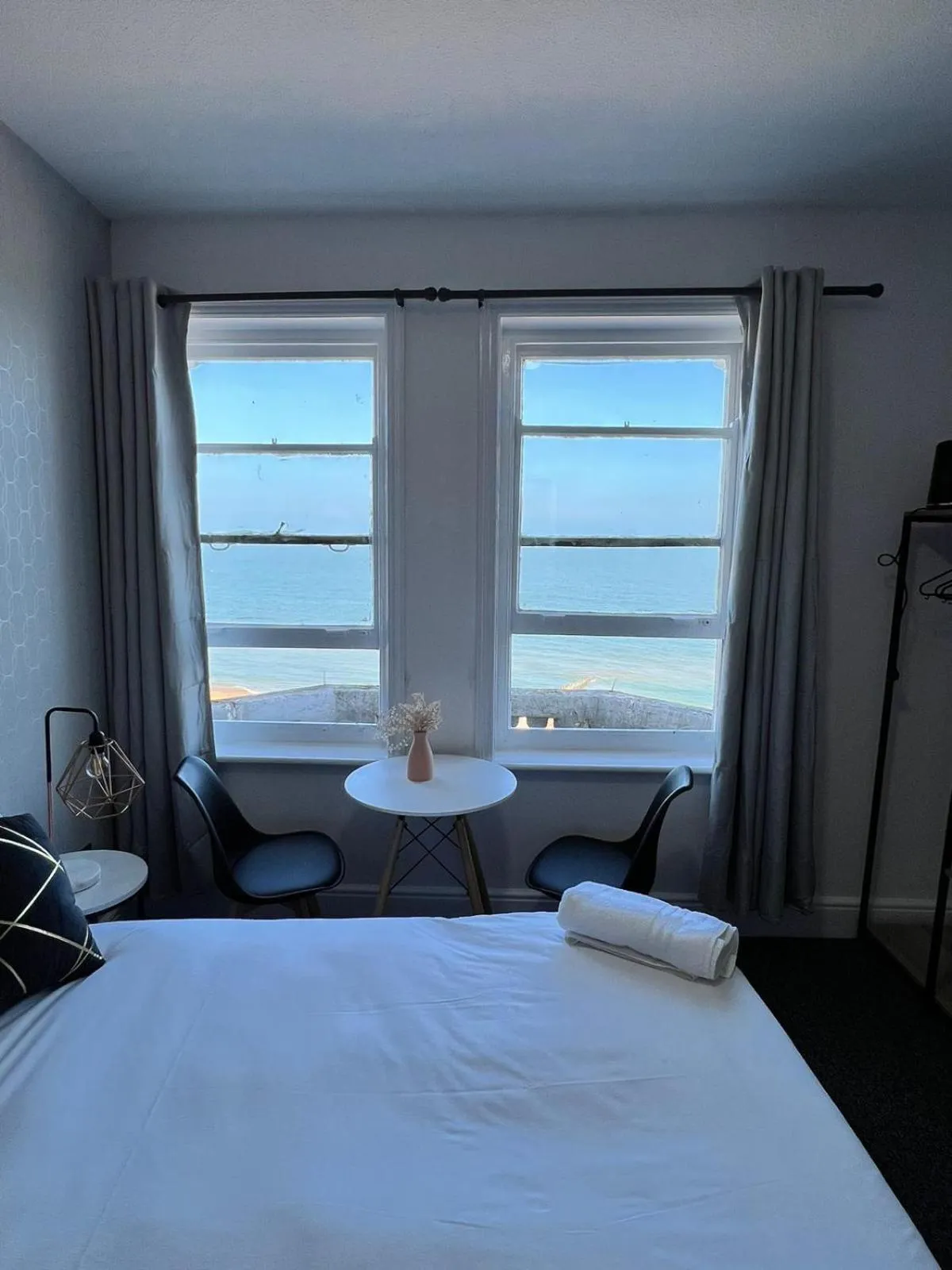 Bedroom in OYO Marine Parade Hotel, Eastbourne Pier