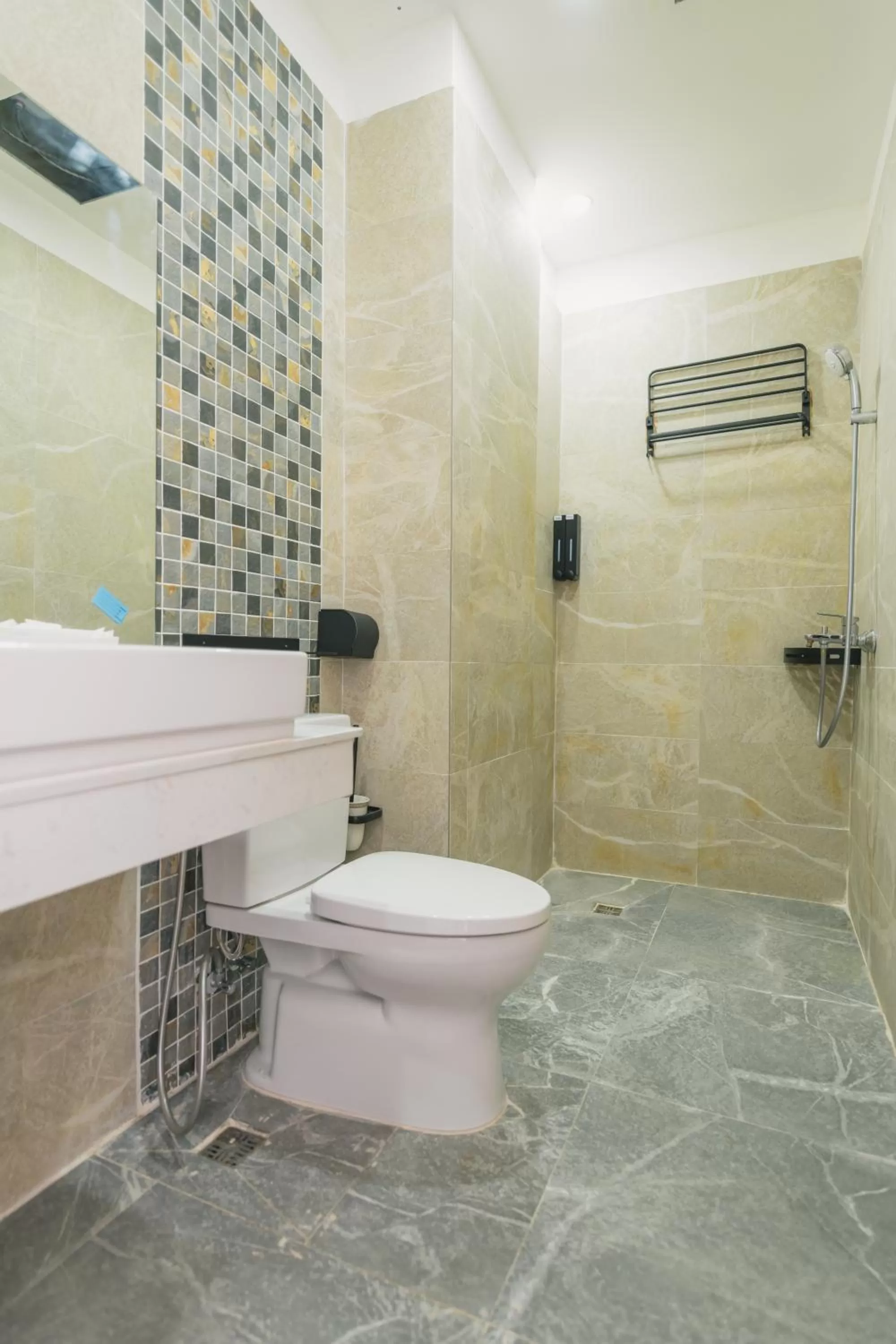 Shower in Residence 110 (Hotel and Apartments)