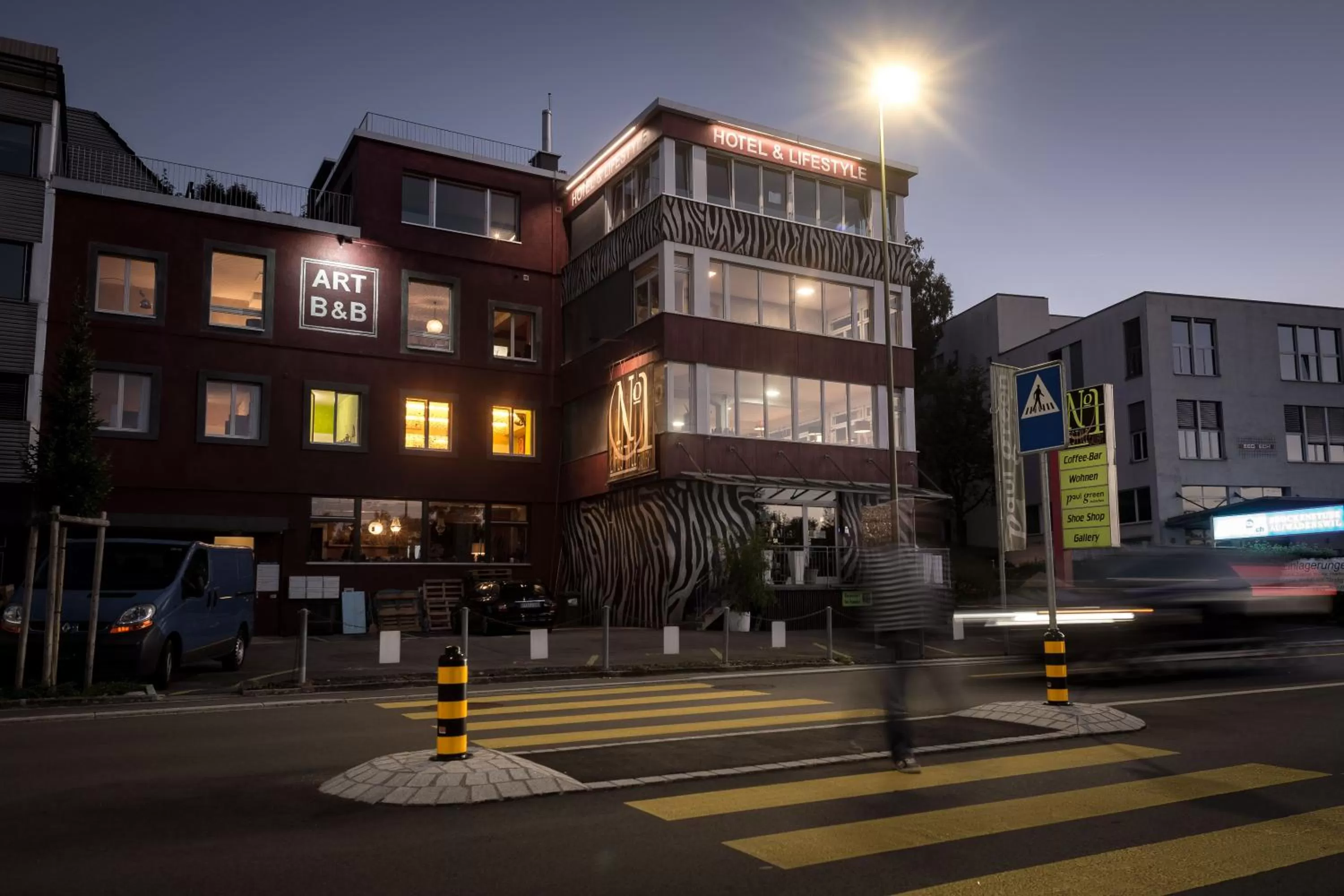 Facade/entrance in No1 Art B&B