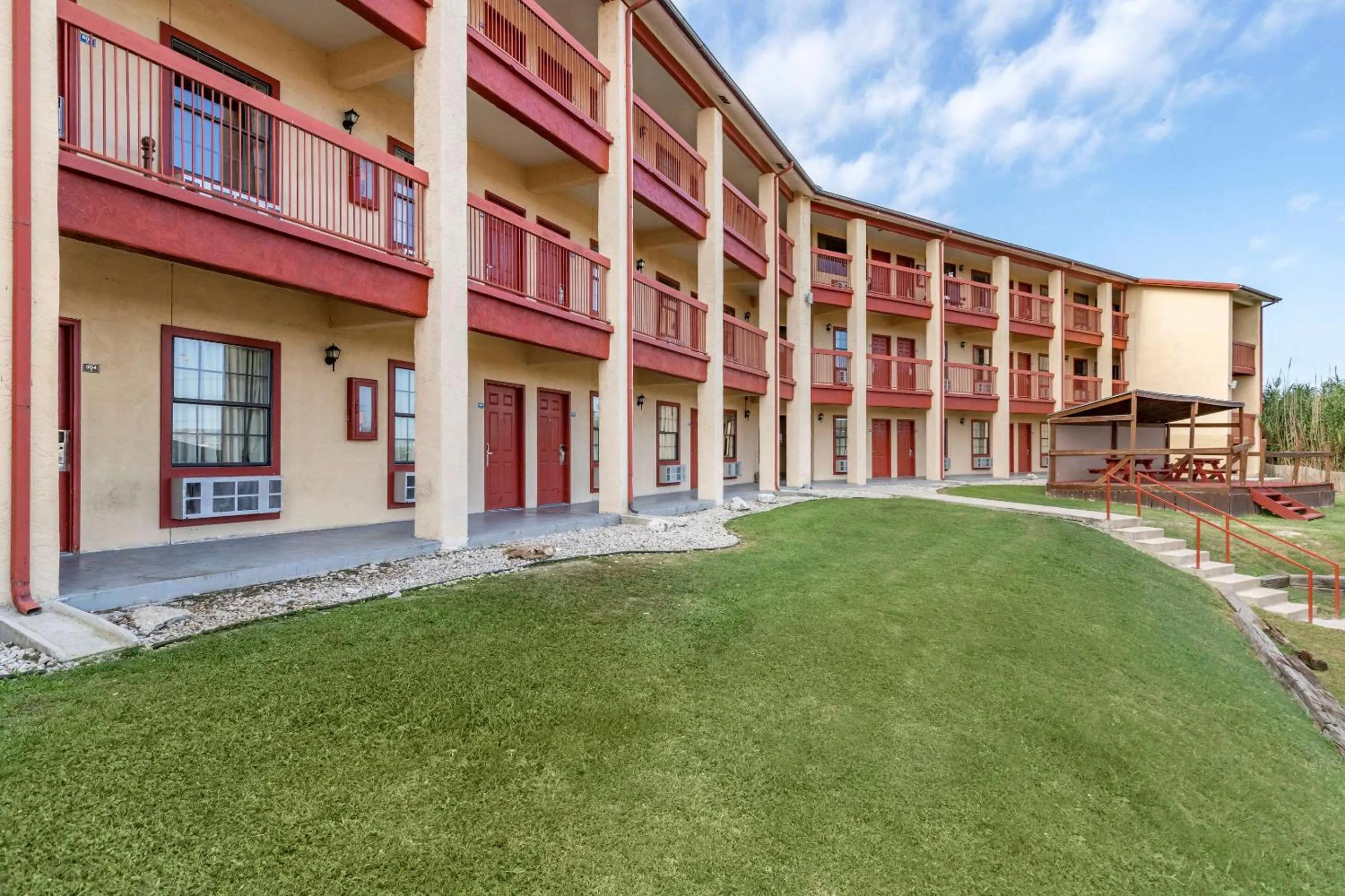 Property Building in Econolodge Junction